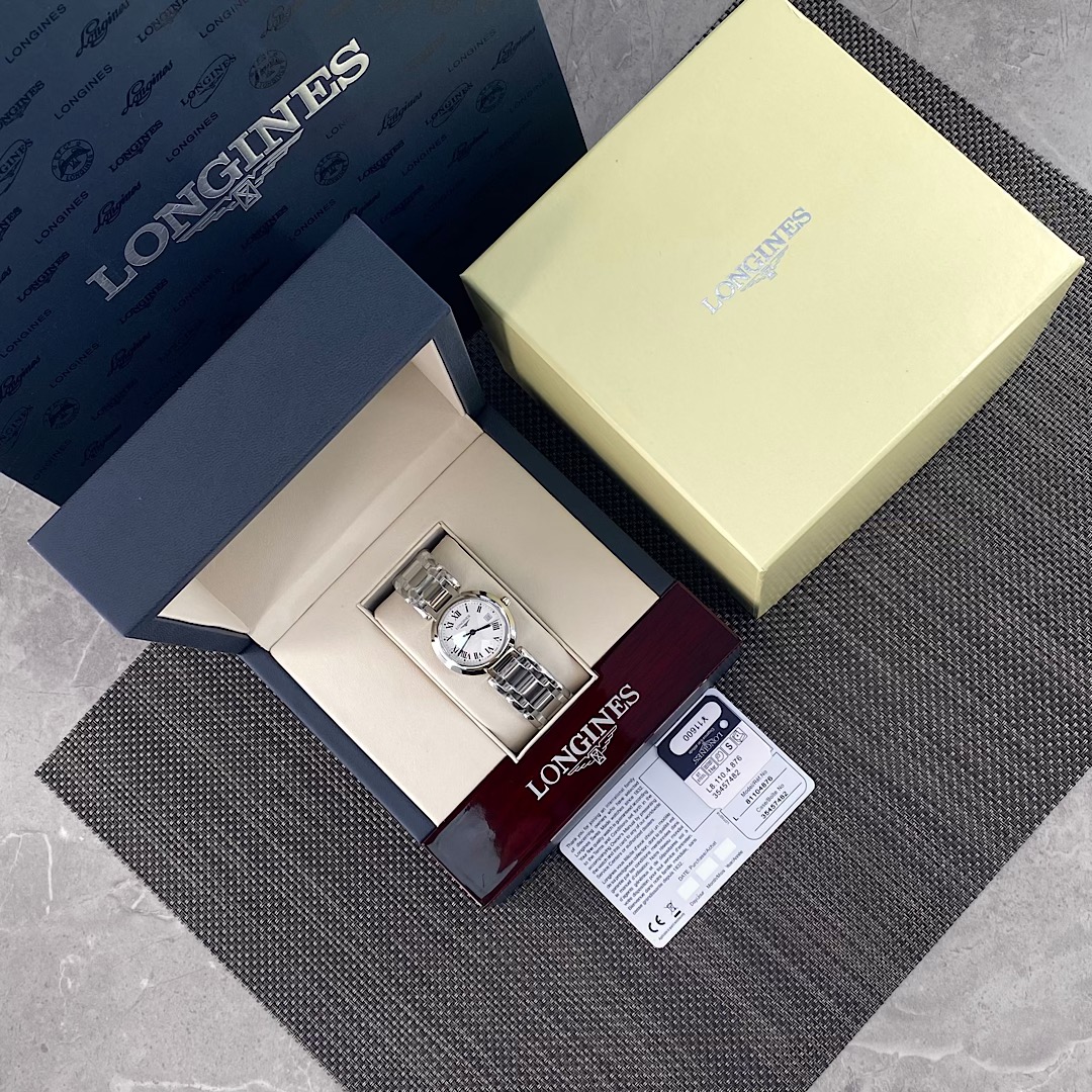 NO:393376,30mm of the heart moon, the difference is clear at a glance. The dreams of Rome and the heart moon are intertwined!  Please identify the exclusive source of goods!  Don’t be deceived by the bargains on the market. You can buy a few watches for a single movement cost. Not to mention shell covers, real diamond surfaces, electroplating, original buckles, can you get what you pay for?  The most powerful product, diamond-faced quartz model, Longines Xinyue L81124996, the most powerful product!  Don’t guarantee the card and can pay for the counter to repair it!  The classic and unbeaten Longines series - casual and fashionable women's quartz watch reflects the oldest manufacturing aesthetics of the Longines brand, which is famous for its flying wing hourglass logo. The round and bright moon is fascinating. The 30mm dial with the Luozhen brick scale can easily identify time. The blue quenching hand design adds a lot of color to this watch, and 11 real diamonds are inlaid!  Original Swiss quartz movement, the basic movement is imported from Switzerland. It is accurate in traveling, durable in use, anti-wear sapphire mirror, three-fold safety buckle and press-type opening device, original large accessories stand up to show the essence of the watch, one code per watch, watch bottom cover - tag - card guarantee, three codes are consistent!  Full package, longines19860909批心月30mm,不同之处一目了然.罗马与心月的梦幻交织！请认准独家货源！不要被市面上便宜货所蒙蔽.单一个机芯成本就可以买他几个成表.更别说壳套,真钻面,电镀,原装扣,一分价钱一分货吗！最牛硬货,钻面石英款,浪琴心月 L81124996,最牛硬货！不要保卡可专柜付费维修！经典不败的浪琴系列-休闲时尚女士石英腕表,体现了以飞翼沙漏标志而闻名于世的浪琴品牌最古老的制造美学,圆润皎洁的明月令人心驰神往,30毫米的表盘搭配罗真砖刻度,轻易就可识别时间,蓝色淬火指针的设计为这款腕表增色不少,镶嵌11颗真钻！原装瑞士石英机芯,基础机芯使用瑞士进口.走时精准,用时耐久,抗磨损蓝宝石镜面,三折式安全表扣和按压式开启装置,原厂大配件立显腕表精髓,一表一码,腕表底盖-吊牌-保卡,三码一致！全套包装,,longines,Watch