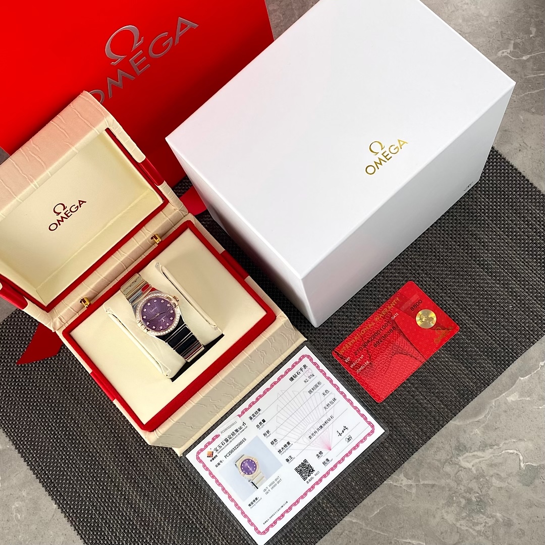 NO:393463,Real diamond model.OMEGA. New Omega Constellation Series Diamond Quartz Women's Watch, dial diameter 27mm, Swiss quartz movement, sapphire scratch-resistant glass, 36 natural diamonds inlaid with outer discs, each watch is made of a real diamond certificate to confirm the national inspection and red certificate!  The inner plate is inlaid with 12 gems, and the 3D three-dimensional purple meteor disk technology!  Set a level that transcends the times!  The strap has a waterless electroplating process, which is not easy to fade. Moreover, the strap's head is not a convex version of the market. The internal font of the strap consists of three different styles, and the font is clear and exquisite, and the font is not a market-based font. It is not a market-based font. The inlaid true diamond scale is luxurious and elegant, and the center pattern of the bottom cover and the stars are hydraulically pressed and formed with delicate and full texture. The most important thing is that there are two levels of concave position and super three-dimensional sense!  It will not affect the freedom of return and exchange of secondary sales!  , omega19860909批真钻款 .OMEGA .新款欧米茄星座系列钻石石英女表,表盘直径27mm ,瑞士石英机芯,蓝宝石防刮花玻璃,外盘镶嵌36颗天然钻石每一个表做一个真钻证书认准国检红证！内盘镶嵌12颗宝石,3D立体紫色流星盘面工艺！沉淀跨越时代的水准！表带无水电镀工艺,不易掉色,而且表带头粒绝非市场凸出版本,表带内部字体由3种大小不同风格组成字体清晰工艺精美,绝非市场一种字体连成一片,镶嵌真钻刻度奢侈典雅度奢侈典雅,底盖中心图案和星星为油压成型纹理细腻饱满清晰最主要有两级凹位超强立体感！不影响二次销售的退换自由！,,omega,Watch