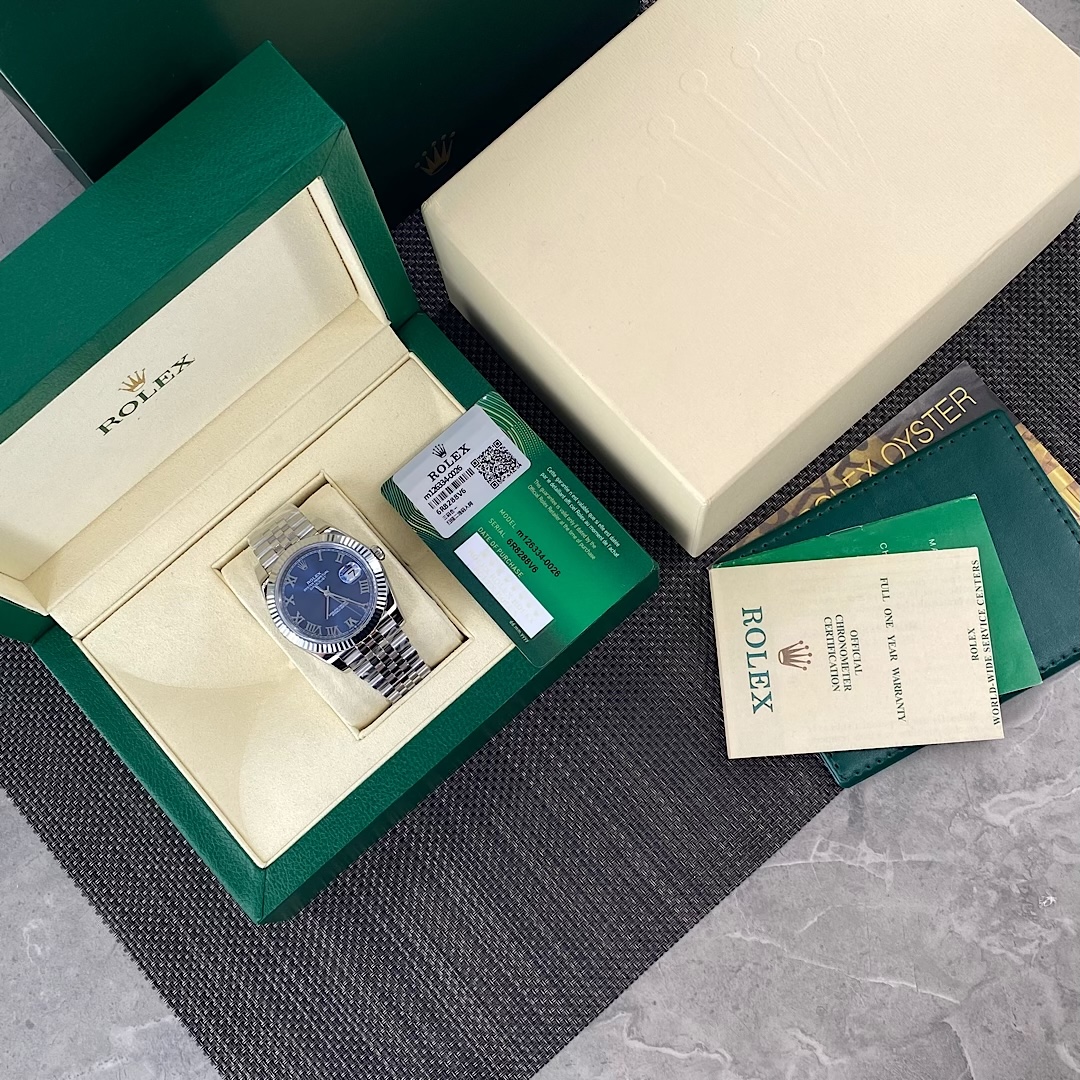 NO:393560,Batch of ROLEX Rolex Log Type 41mm Hot Products Arrived Factory C!  Top quality goods!  The only high-quality product in the market that is purchased from genuine watches and is manufactured one to one after the full disassembly and analysis!  1. The case made of genuine 904L stainless steel, Swiss-grade boutique sapphire crystal mirror, exquisite polishing and polishing, paying great attention to details, comparable to the authentic one!  2 Expensive genuine alternative cloned dial!  It is a replacement dial specially sold for original watches on the market. Its unique pot lid shape and each word nail are made of finely carved and polished R-sides. Top craftsmen hand-filled Swiss original manufacturer's luminous model!  Real effect, perfect interpretation!  3. Super selected factory C integrated movement!  All the fine appearance parts are the same as the genuine ones!  Walk accurately and have strong kinetic energy!  It is not comparable to those small factories on the market for fake 3235 movements!  The truly Swiss-level high-end custom movement 3235 top kinetic energy 72 hours!  No matter every accessory, it can be universal, regardless of its performance, wear resistance, appearance and function!  You can buy it if you pursue politeness and perfection!  4. The highest quality CLEAN dog teeth ring is pressed into one mold!  5. The fine-quality stainless steel strap is matched with the most exquisite buckle in the reproduction industry without any flaws!  Excellent shell cover, super core, beautiful dial!  ROLEX 41mm full series of log watches with super high quality, absolutely worth buying!  ,,rolex19860909批 ROLEX 劳力士日志型41mm  爆款到货 C厂！顶级牛货！市场唯一一家购买原装正品手表,在全拆解分析后一比一极限制造出来的精品！ 1.真正904L精钢制造的表壳,瑞士级精品蓝宝石水晶镜面,精致的抛光拉沙打磨,极其注重细节,比肩正品！ 2昂贵的正品代用级克隆表盘！是市面上专售用于原装手表的替换表盘,其独特的锅盖造型和每一颗字钉都是精雕打磨R边而成,顶级工匠手工填充瑞士原厂同型号夜光！真实效果,完美诠释！ 3.超级精选C厂一体机芯！各精细外观零件与正品一致！走时精准,动能强悍！不是市场上那些小厂假3235机芯所能比！真正瑞士级别的高端定制机芯3235顶级动能72小时！无论每个配件都可以zp通用,无论性能耐磨和外观及功能完全zp一致！追求客套完美可以入手！ 4.最高品质的CLEAN狗牙圈,并一模压制成型！ 5.精品级精钢表带,搭配复刻界的最精致的表扣没有任何瑕疵！ 优异的壳套,超能的芯体,美丽的表盘！ ROLEX 41mm 日志全系列腕表 超高品质,绝对值得您购买！,,rolex,Watch