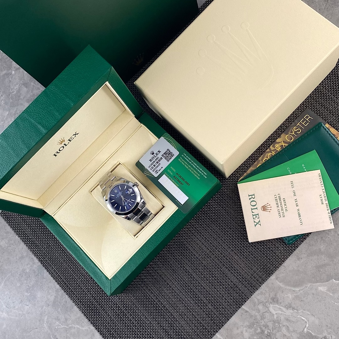 NO:393574,Batch ROLEX log type 41mm hot product arrives Factory C!  Top quality goods!  The only high-quality product in the market that is purchased from genuine watches and is manufactured one to one after the full disassembly and analysis!  Blue Classic 1. A truly 904L stainless steel case, Swiss-grade boutique sapphire crystal mirror, exquisite polished and polished, paying great attention to details, comparable to the authentic one!  2 Expensive genuine alternative cloned dial!  It is a replacement dial specially sold for original watches on the market. Its unique pot lid shape and each word nail are made of finely carved and polished R-sides. Top craftsmen hand-filled Swiss original manufacturer's luminous model!  Real effect, perfect interpretation!  3. Super selected factory C integrated movement!  All the fine appearance parts are the same as the genuine ones!  Walk accurately and have strong kinetic energy!  It is not comparable to those small factories on the market for fake 3235 movements!  Top kinetic energy 72 hours!  You can buy it if you pursue politeness and perfection!  4. The highest quality CLEAN dog teeth ring is pressed into one mold!  5. The fine-quality stainless steel strap is matched with the most exquisite buckle in the reproduction industry without any flaws!  Excellent shell cover, super core, beautiful dial!  ROLEX 41mm full series of log watches with super high quality, absolutely worth buying!  ,19860909批 ROLEX 日志型41mm 爆款到货 C厂！顶级牛货！市场唯一一家购买原装正品手表,在全拆解分析后一比一极限制造出来的精品！ 蓝色经典 1.真正904L精钢制造的表壳,瑞士级精品蓝宝石水晶镜面,精致的抛光拉沙打磨,极其注重细节,比肩正品！ 2昂贵的正品代用级克隆表盘！是市面上专售用于原装手表的替换表盘,其独特的锅盖造型和每一颗字钉都是精雕打磨R边而成,顶级工匠手工填充瑞士原厂同型号夜光！真实效果,完美诠释！ 3.超级精选C厂一体机芯！各精细外观零件与正品一致！走时精准,动能强悍！不是市场上那些小厂假3235机芯所能比！顶级动能72小时！追求客套完美可以入手！ 4.最高品质的CLEAN狗牙圈,并一模压制成型！ 5.精品级精钢表带,搭配复刻界的最精致的表扣没有任何瑕疵！ 优异的壳套,超能的芯体,美丽的表盘！ ROLEX 41mm 日志全系列腕表 超高品质,绝对值得您购买！,,Watch