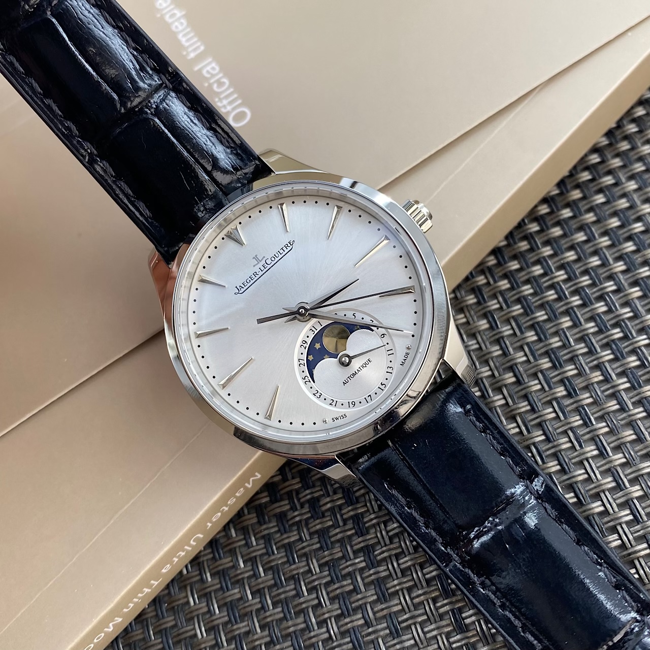 Часы Jaeger-LeCoultre