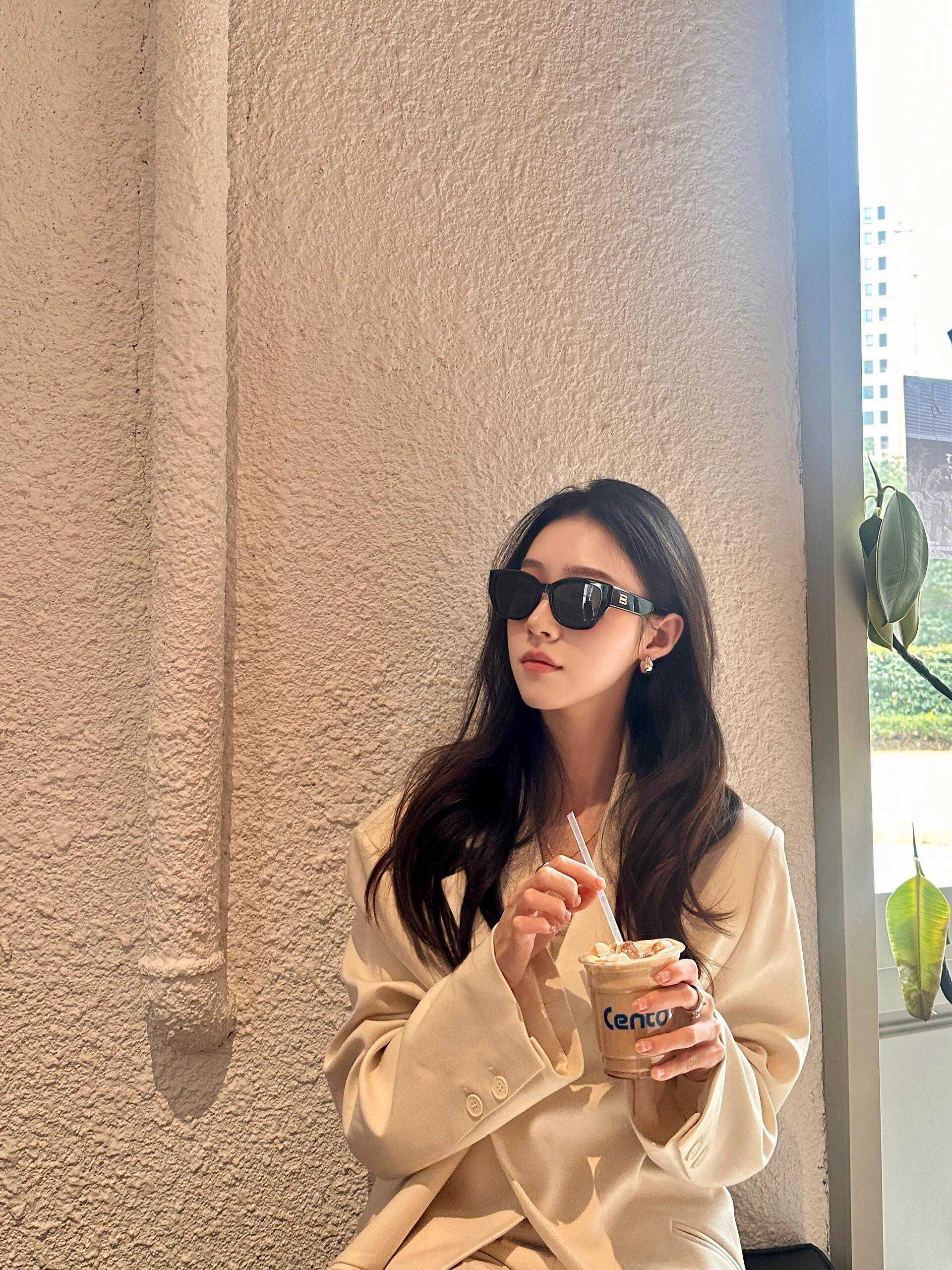 Unknown 墨镜Buff加持，恭迎霸气大女主