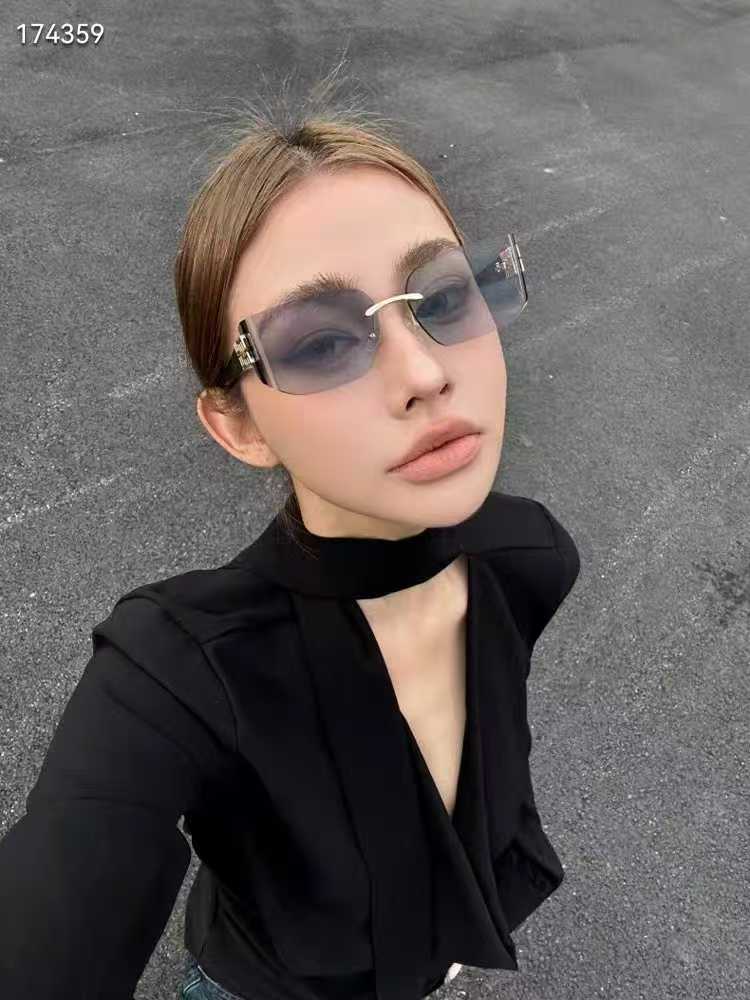 Unknown 戴上它秒变欧美辣妹 高级感黑色墨镜绝绝子