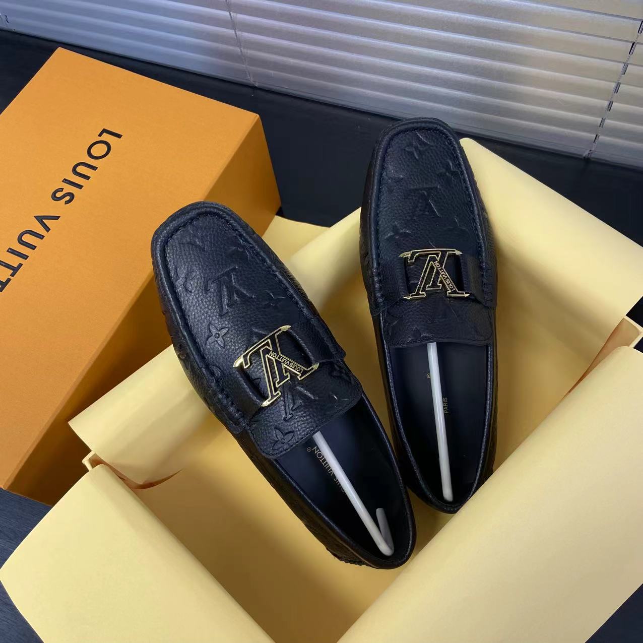 | Lv Spedizione Uomo Scarpe