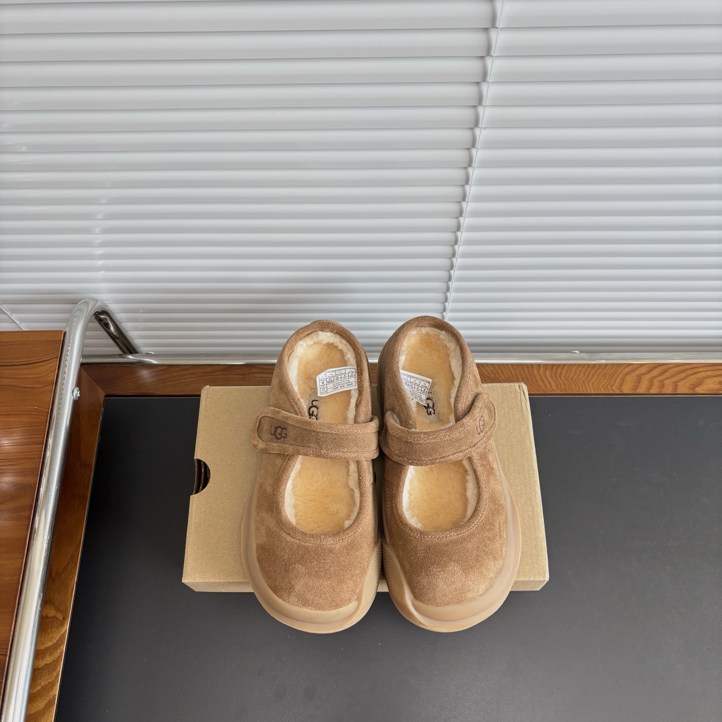 NO:547012,Sports Mary Jane New Three Colors - Exquisite and Casual ~ Easy to wear and versatile, Soft, Comfortable and Free~ Easily wear it with effortless retro and fashionable!  size/35-40, semi-dragged fur shoes, mary jane19860909运动玛丽珍 新款三色 - 精致休闲～好穿又百搭 软软的 舒适自在～ 轻松穿出不费力的复古时髦感！ size/35-40,半拖毛毛鞋,mary jane,Women's Shoes