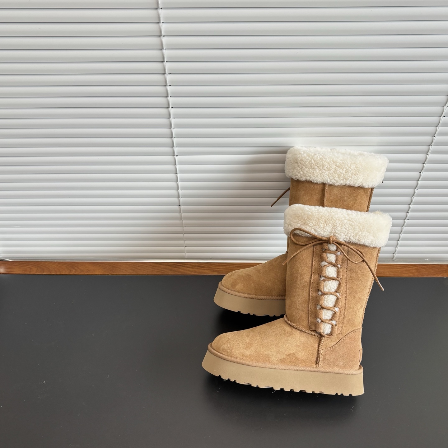 NO:682554,. Thick-soled side-strap short tube makes your legs look longer in seconds. The upper feet are sassy and creamy. Western-style retro curly side-strap thick-soled design. Longfeng AY grade sheepskin all-in-one Size 35-40, snow boots, boots, sheepskin19860909. 厚底侧绑带短筒 秒变大长腿 上脚又飒又奶 洋气复古的卷毛侧绑带厚底设计隆丰AY级羊皮毛一体 Size35-40,雪地靴,boots,sheepskin,Women's Shoes
