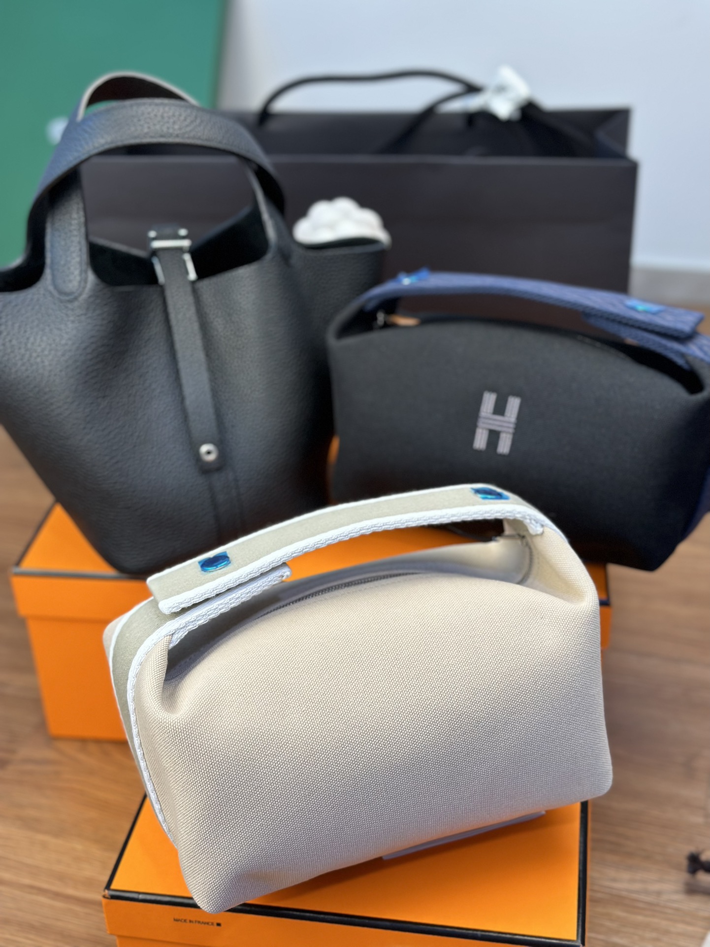 DELIVERY SHOT. H-BAG 1210