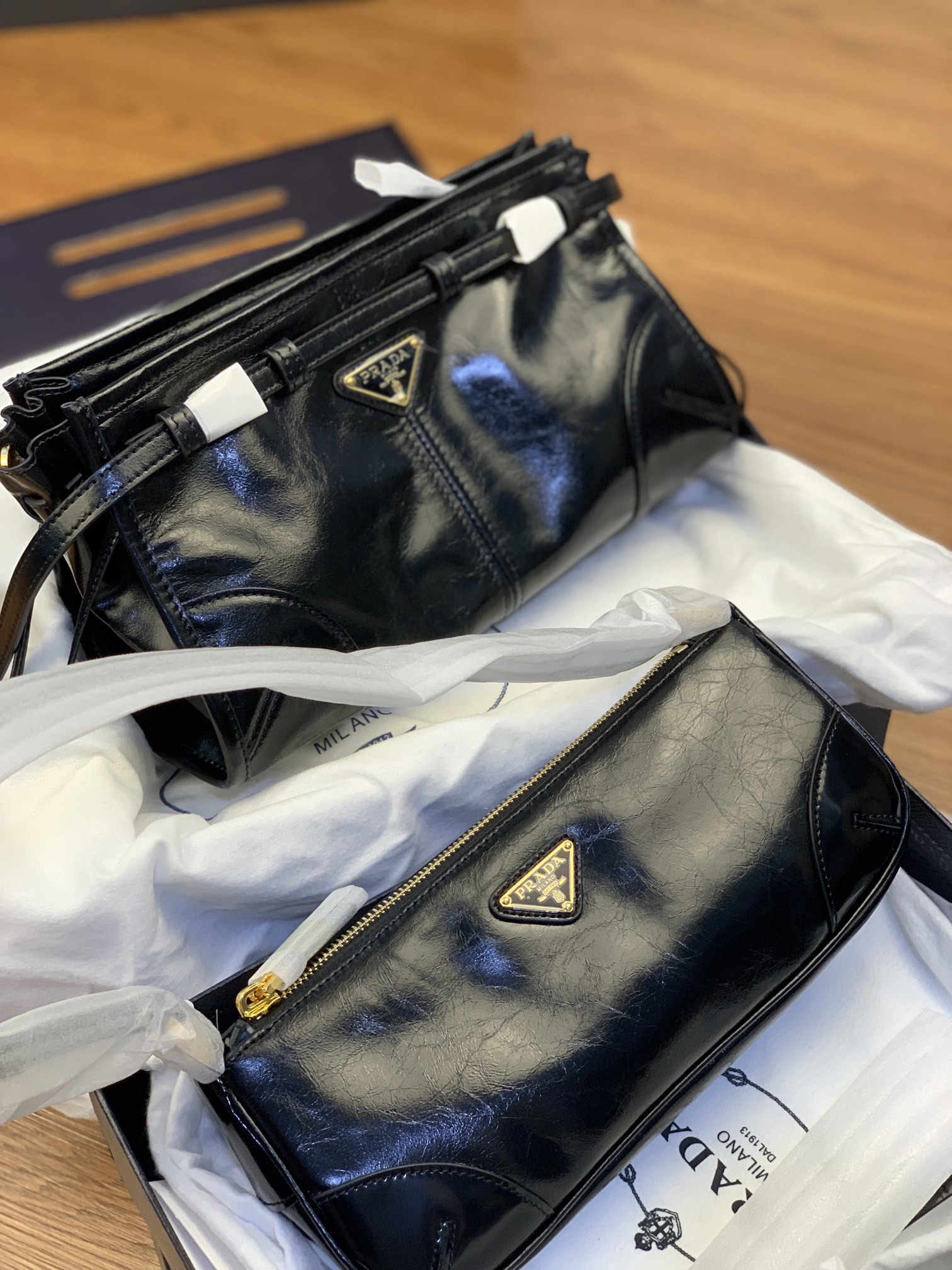 Delivery, super cool Prada new, weeding, one-shoulder slant, under arm