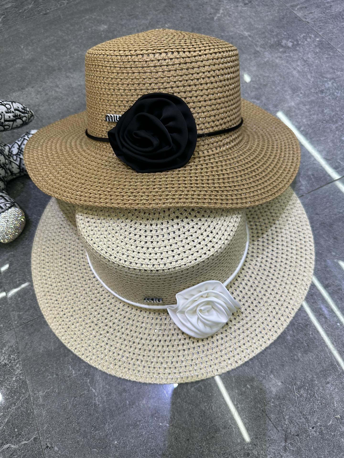 🎀Miumiu 爆款山茶花平顶帽🔥🔥👒👒