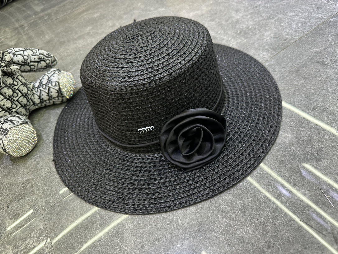 🎀Miumiu 爆款山茶花平顶帽🔥🔥👒👒
