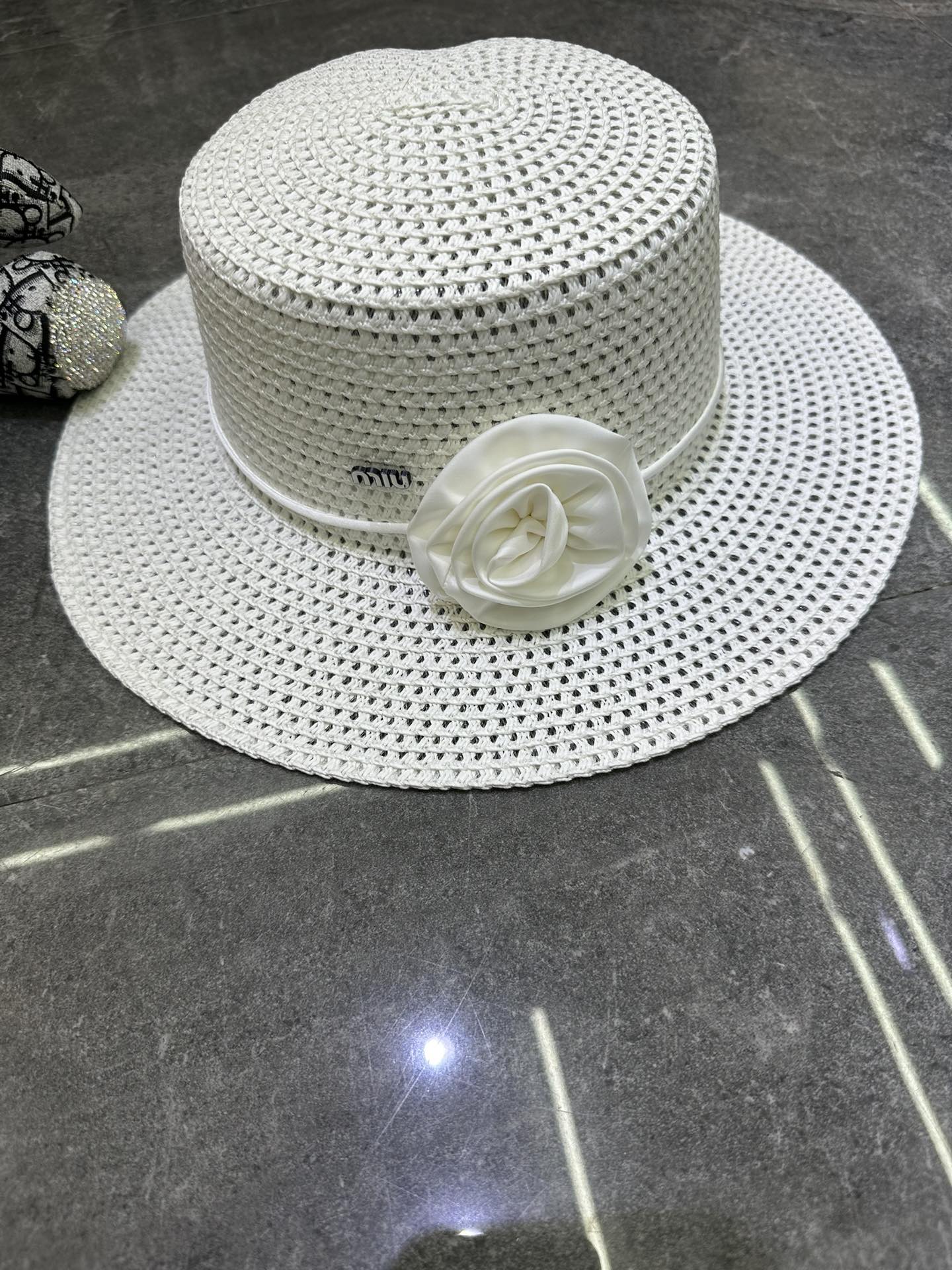 🎀Miumiu 爆款山茶花平顶帽🔥🔥👒👒