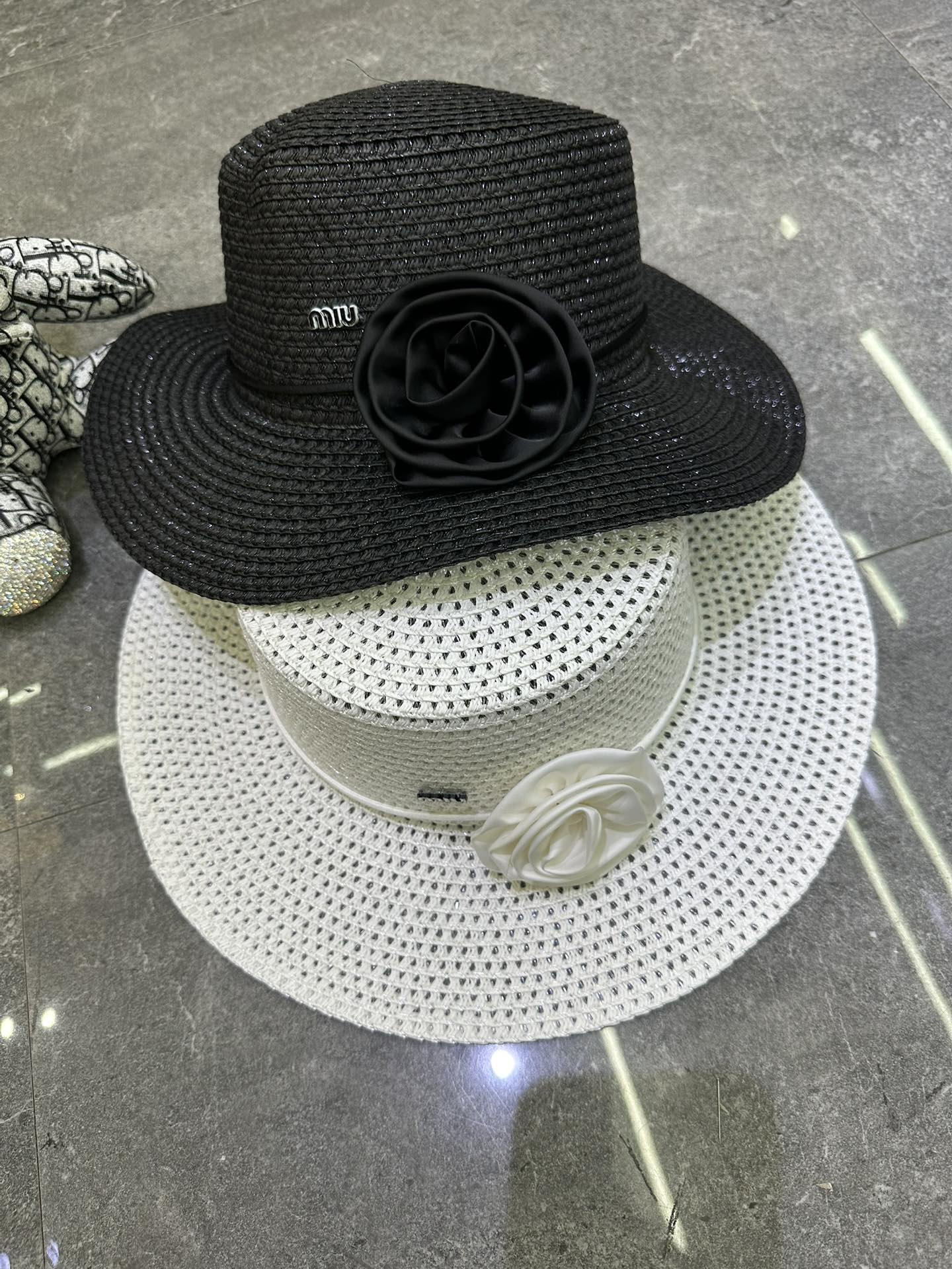 🎀Miumiu 爆款山茶花平顶帽🔥🔥👒👒