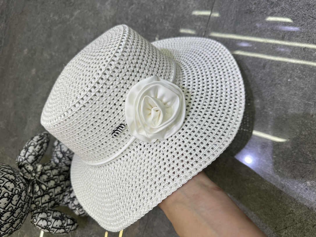 🎀Miumiu 爆款山茶花平顶帽🔥🔥👒👒