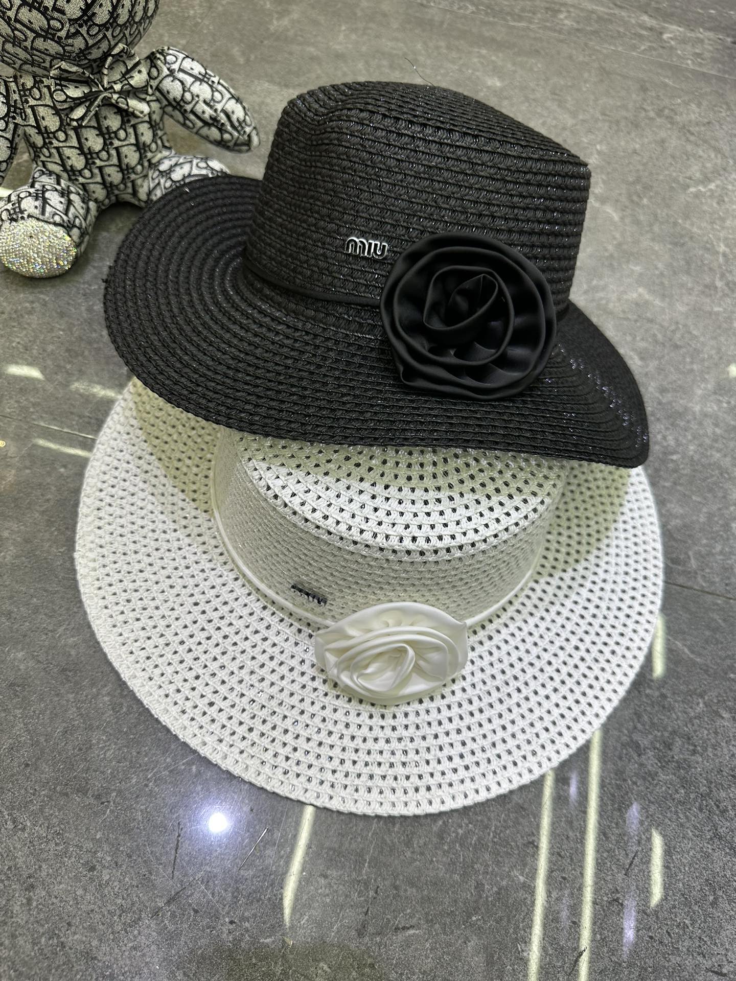 🎀Miumiu 爆款山茶花平顶帽🔥🔥👒👒