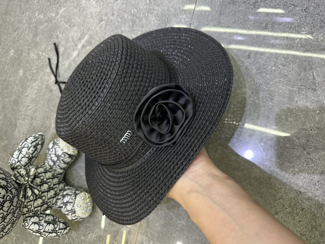 🎀Miumiu 爆款山茶花平顶帽🔥🔥👒👒