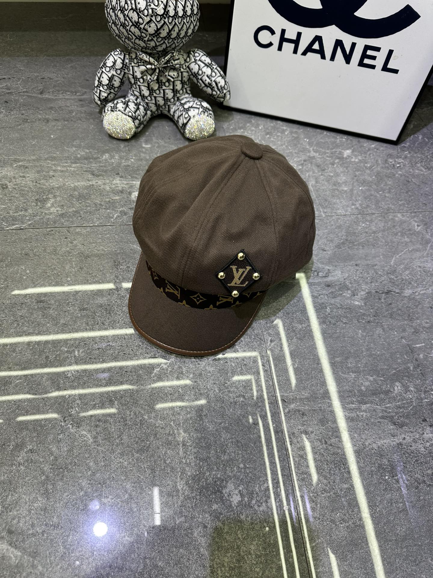 💛配防尘袋【LV路易威登】2026早秋新款三角标羊毛八角军帽 复古文艺的一款～新品上架