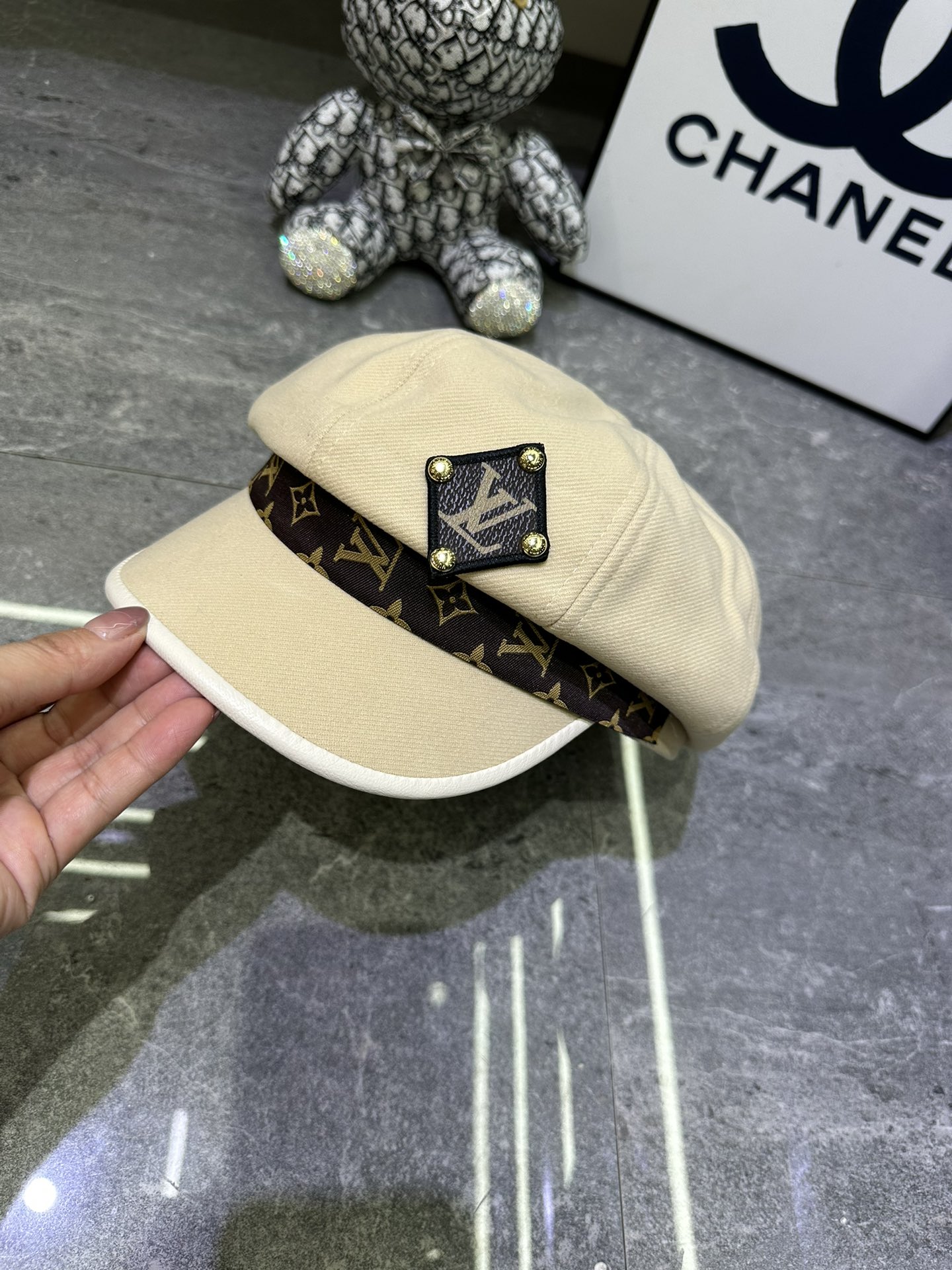 💛配防尘袋【LV路易威登】2026早秋新款三角标羊毛八角军帽 复古文艺的一款～新品上架