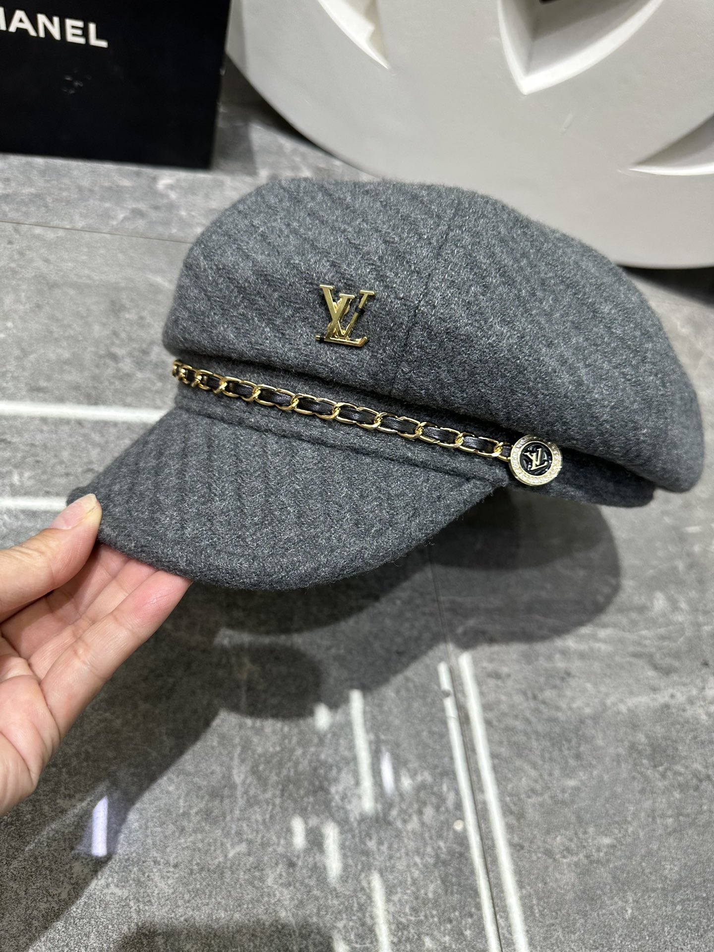 💛配防尘袋【LV路易威登】2026早秋新款链条羊毛八角军帽 复古文艺的一款～新品上架