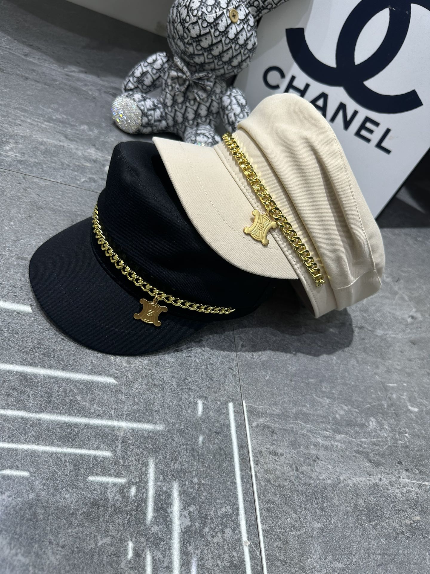 💛配防尘袋【CELINE赛琳】2026早秋新款链条羊毛八角军帽 复古文艺的一款～新品上架