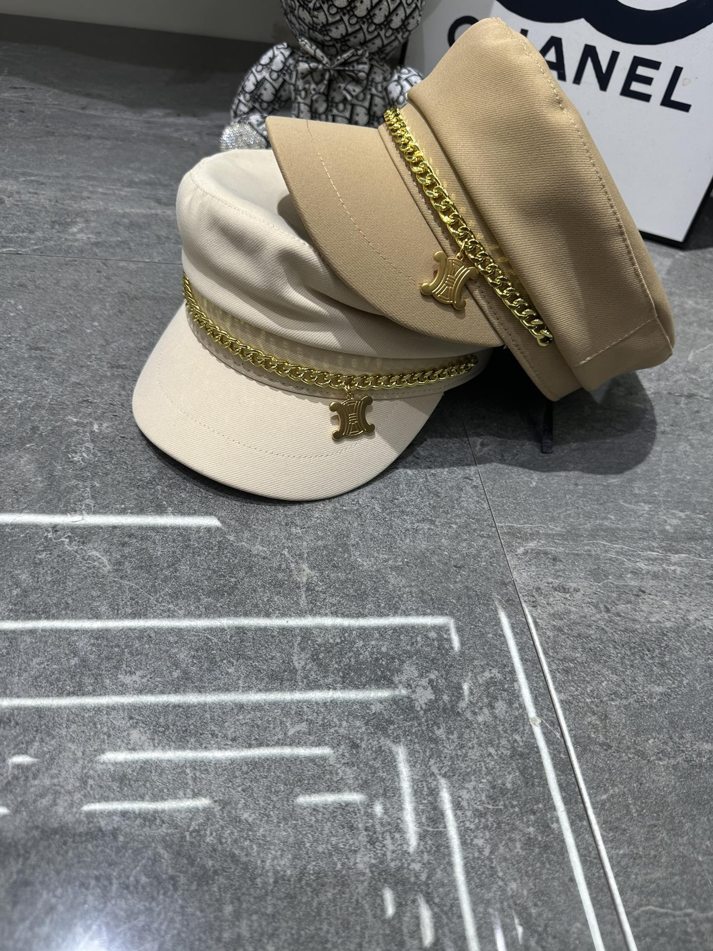 💛配防尘袋【CELINE赛琳】2026早秋新款链条羊毛八角军帽 复古文艺的一款～新品上架