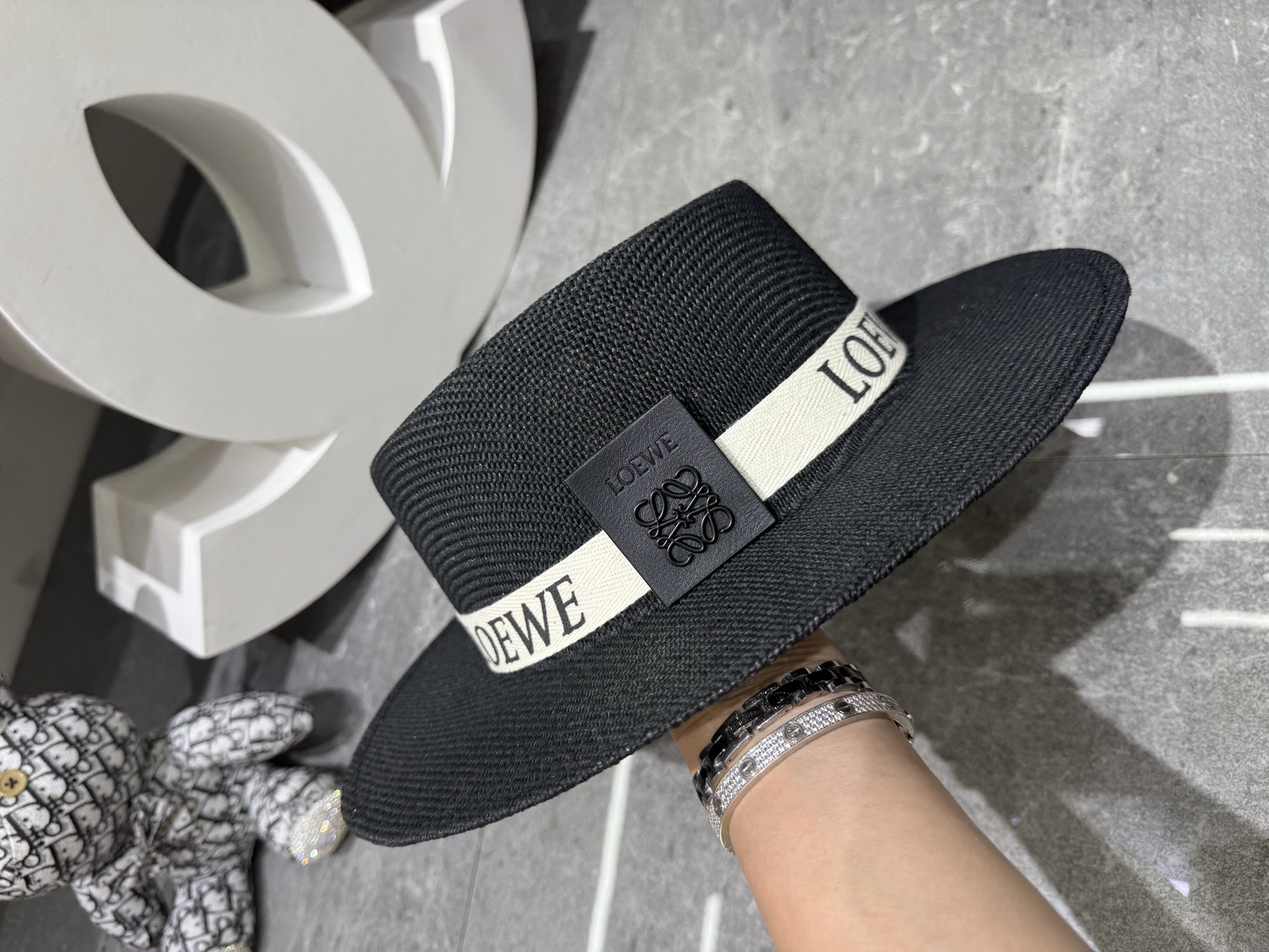 Loewe 凹顶剑麻纱平沿帽‼ ‼ ‼ 重工定制牛仔高级感满满‼ ‼ ‼