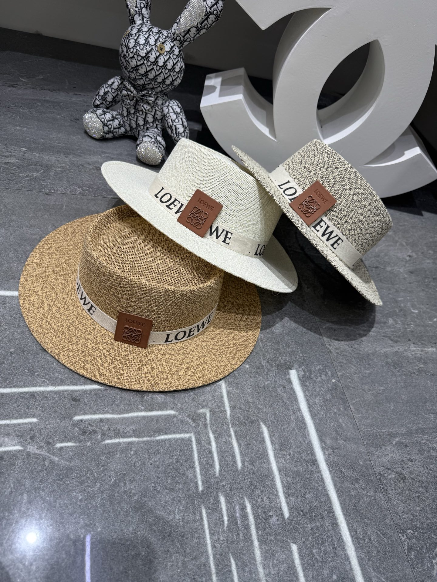Loewe 凹顶剑麻纱平沿帽‼ ‼ ‼ 重工定制牛仔高级感满满‼ ‼ ‼