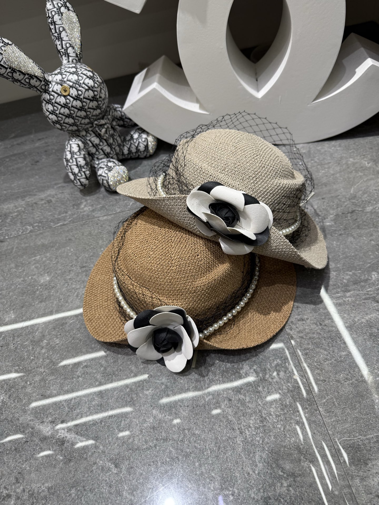 Chanel 针织网纱山茶花珍珠平顶帽‼ ‼ ‼ 高端定制系列产品白搭 个性‼ ‼