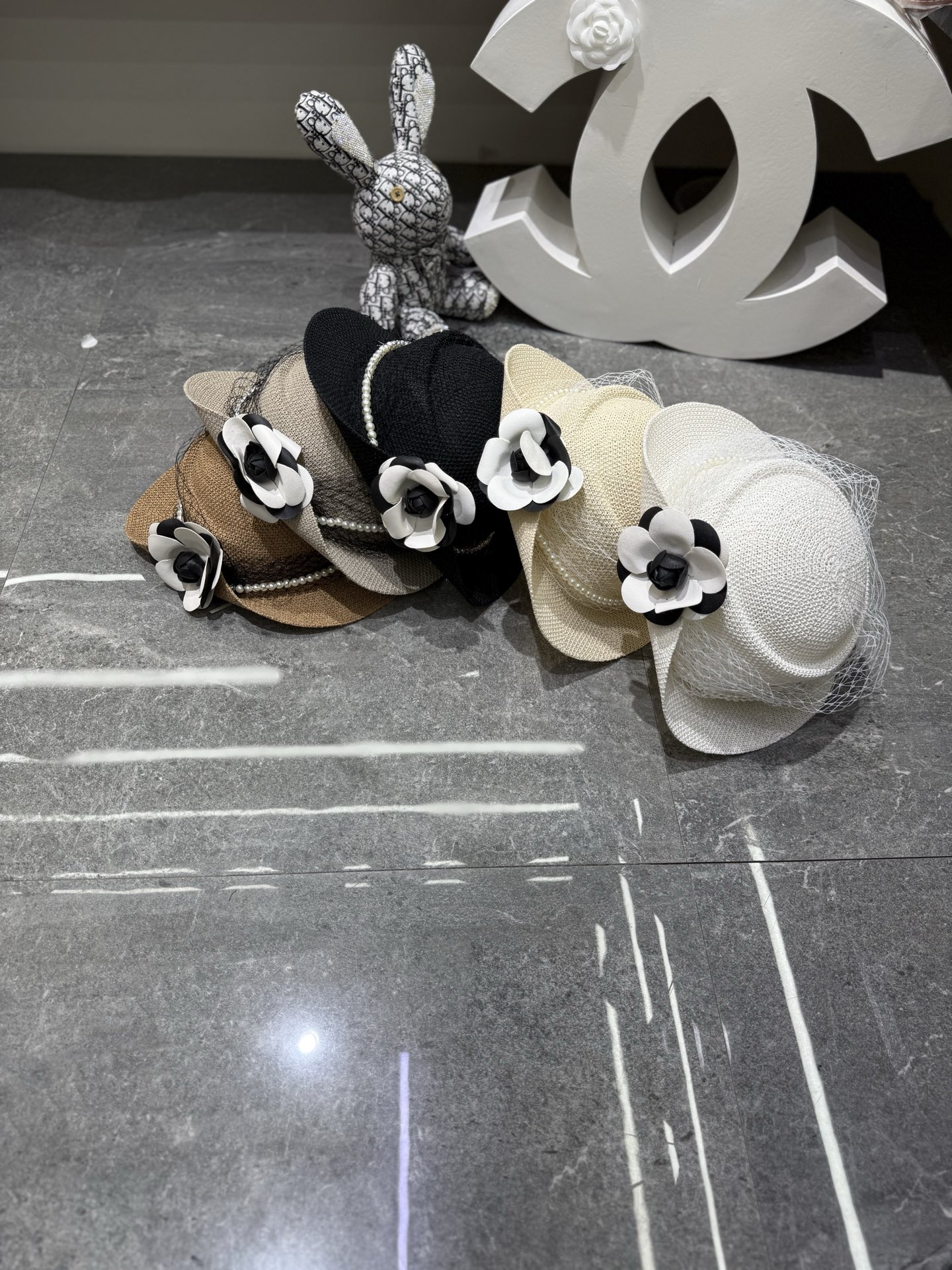Chanel 针织网纱山茶花珍珠平顶帽‼ ‼ ‼ 高端定制系列产品白搭 个性‼ ‼