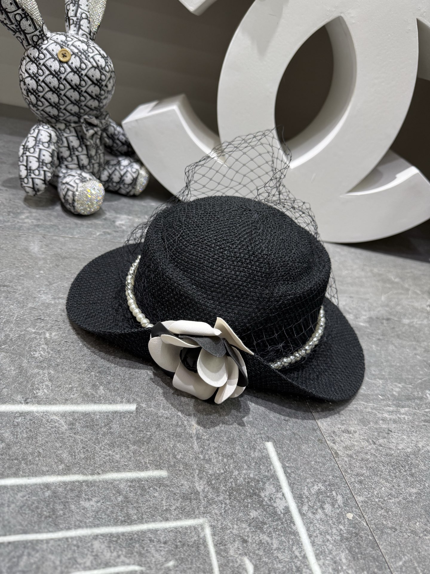 Chanel 针织网纱山茶花珍珠平顶帽‼ ‼ ‼ 高端定制系列产品白搭 个性‼ ‼