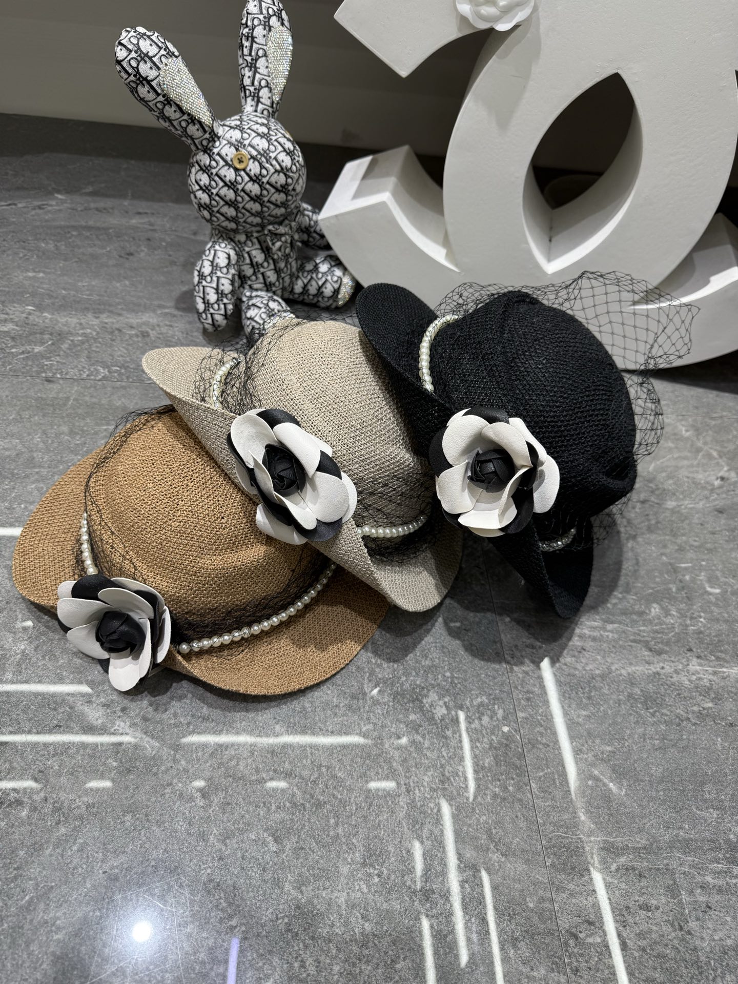 Chanel 针织网纱山茶花珍珠平顶帽‼ ‼ ‼ 高端定制系列产品白搭 个性‼ ‼
