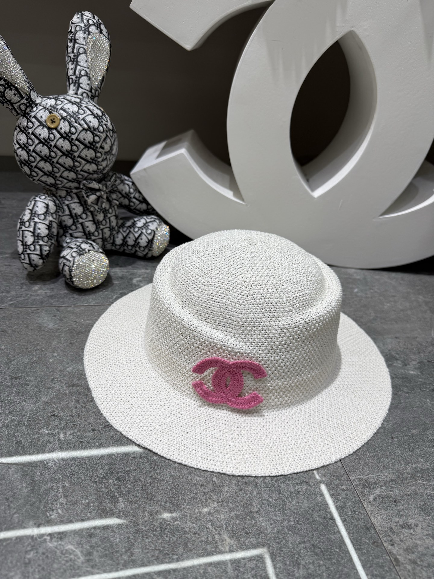 Chanel 针织平顶帽‼ ‼ ‼ 高端定制系列产品白搭 个性‼ ‼