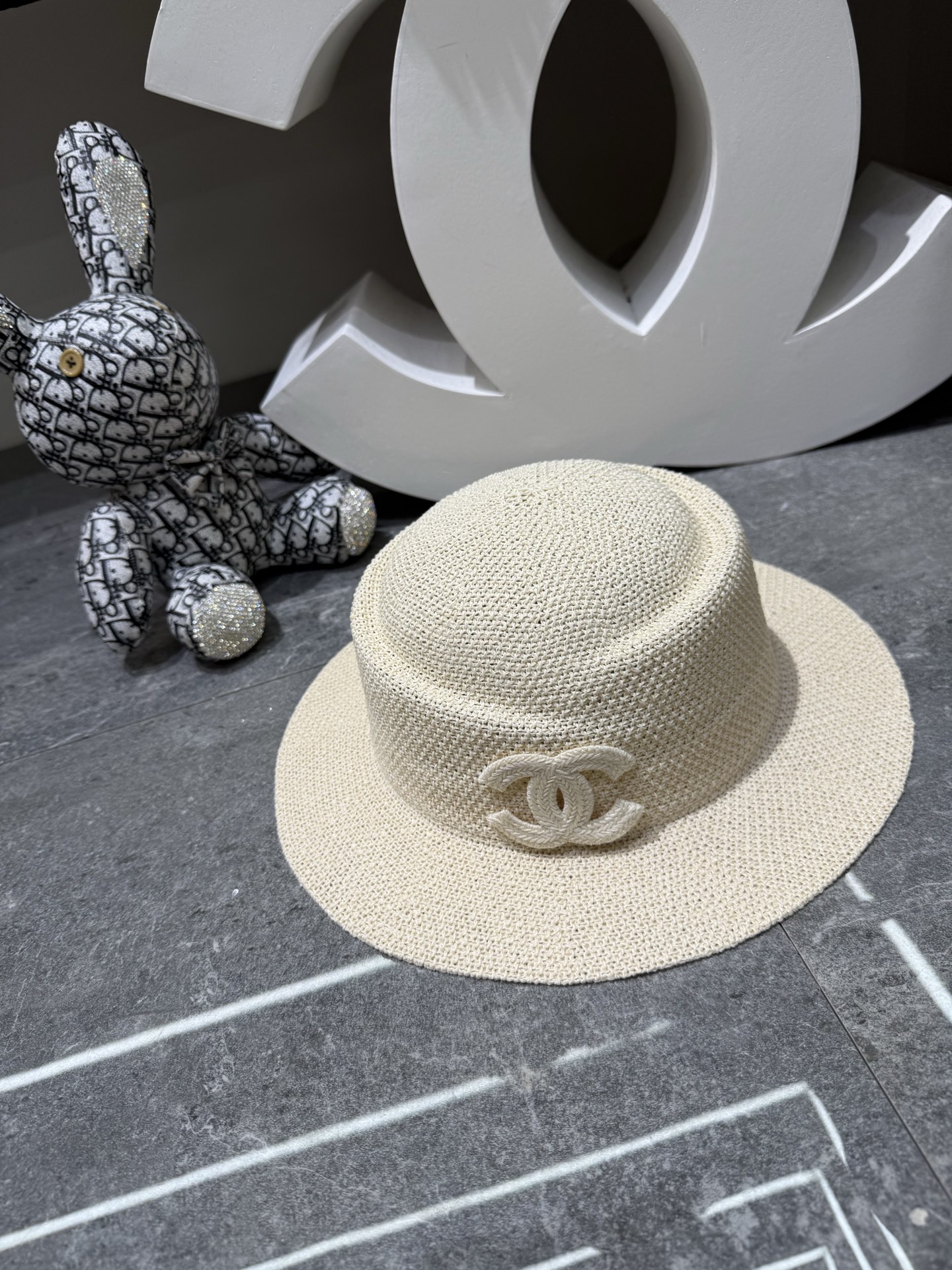 Chanel 针织平顶帽‼ ‼ ‼ 高端定制系列产品白搭 个性‼ ‼