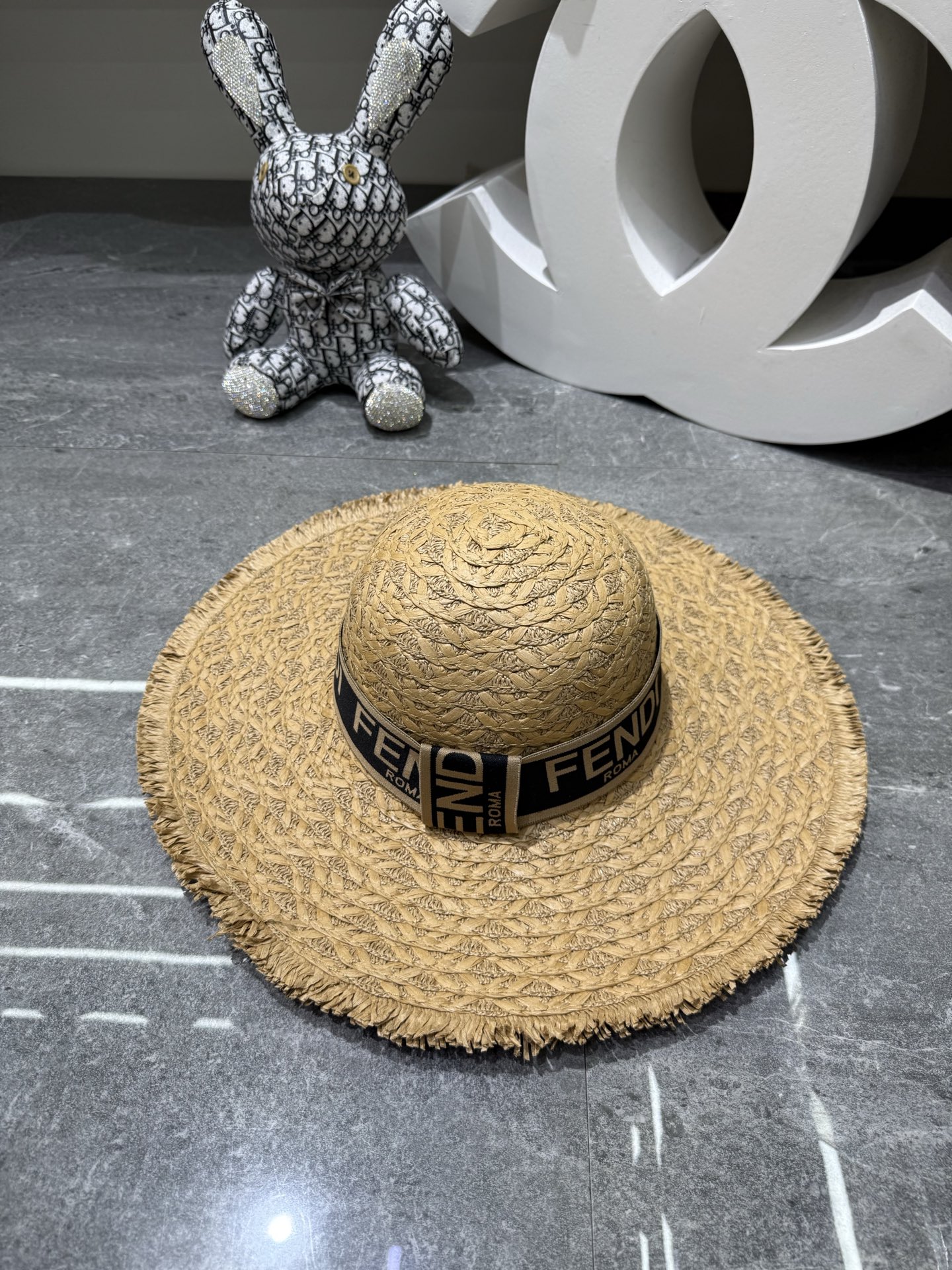 Fendi 手工草编大沿帽‼ ‼