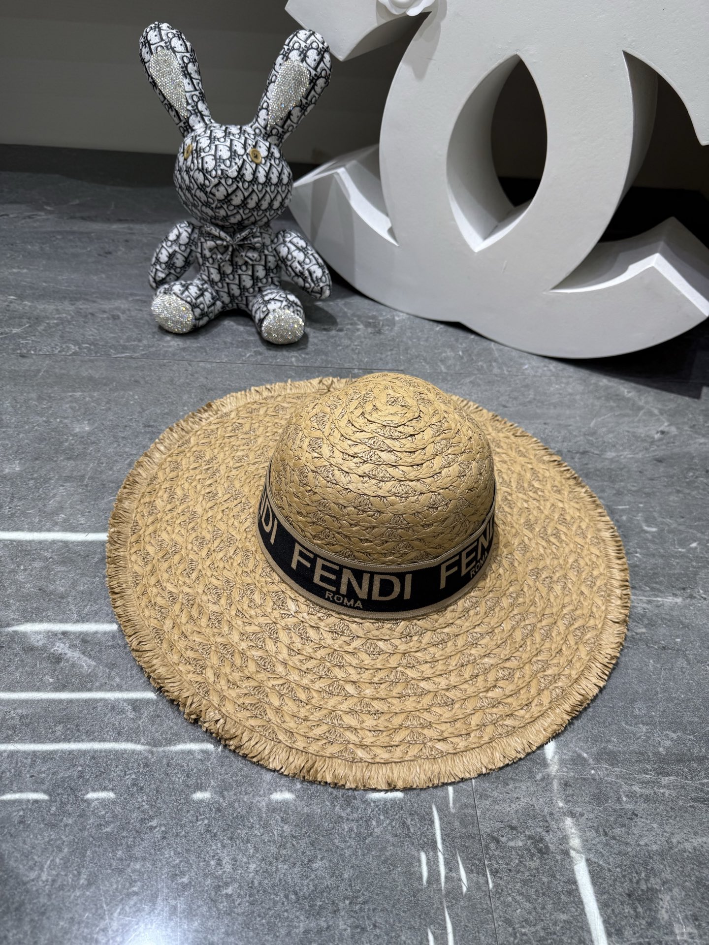 Fendi 手工草编大沿帽‼ ‼