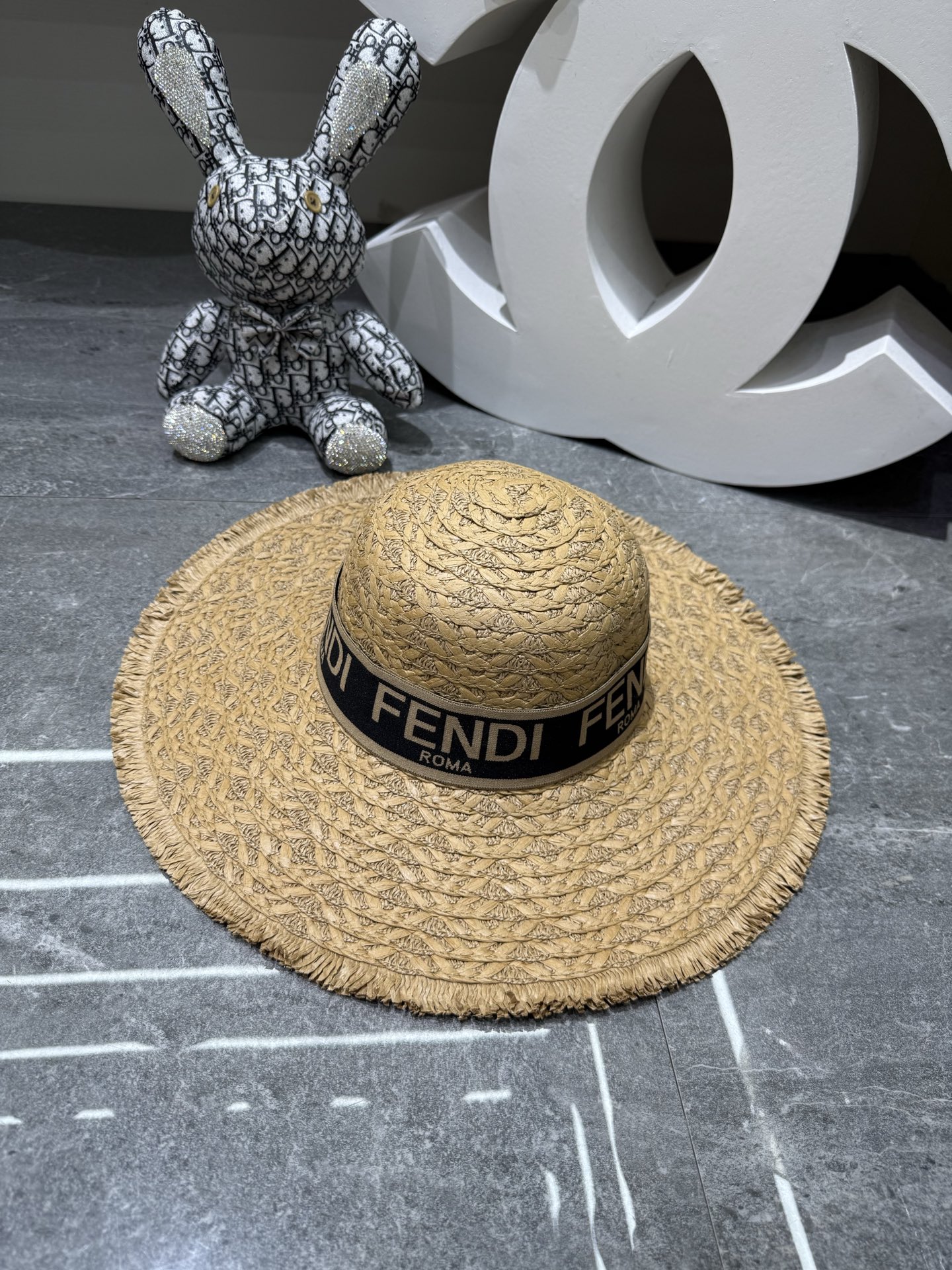 Fendi 手工草编大沿帽‼ ‼