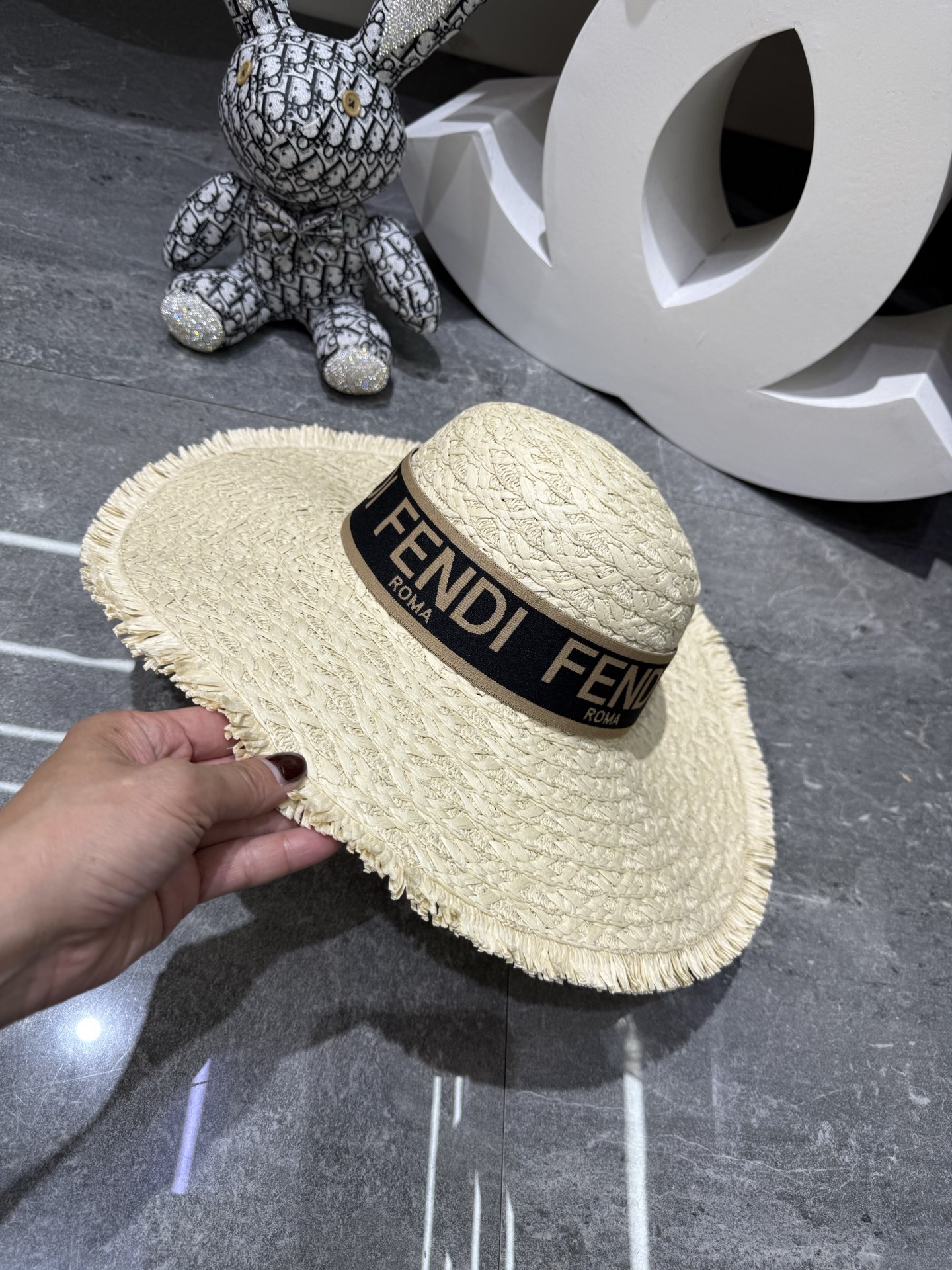 Fendi 手工草编大沿帽‼ ‼
