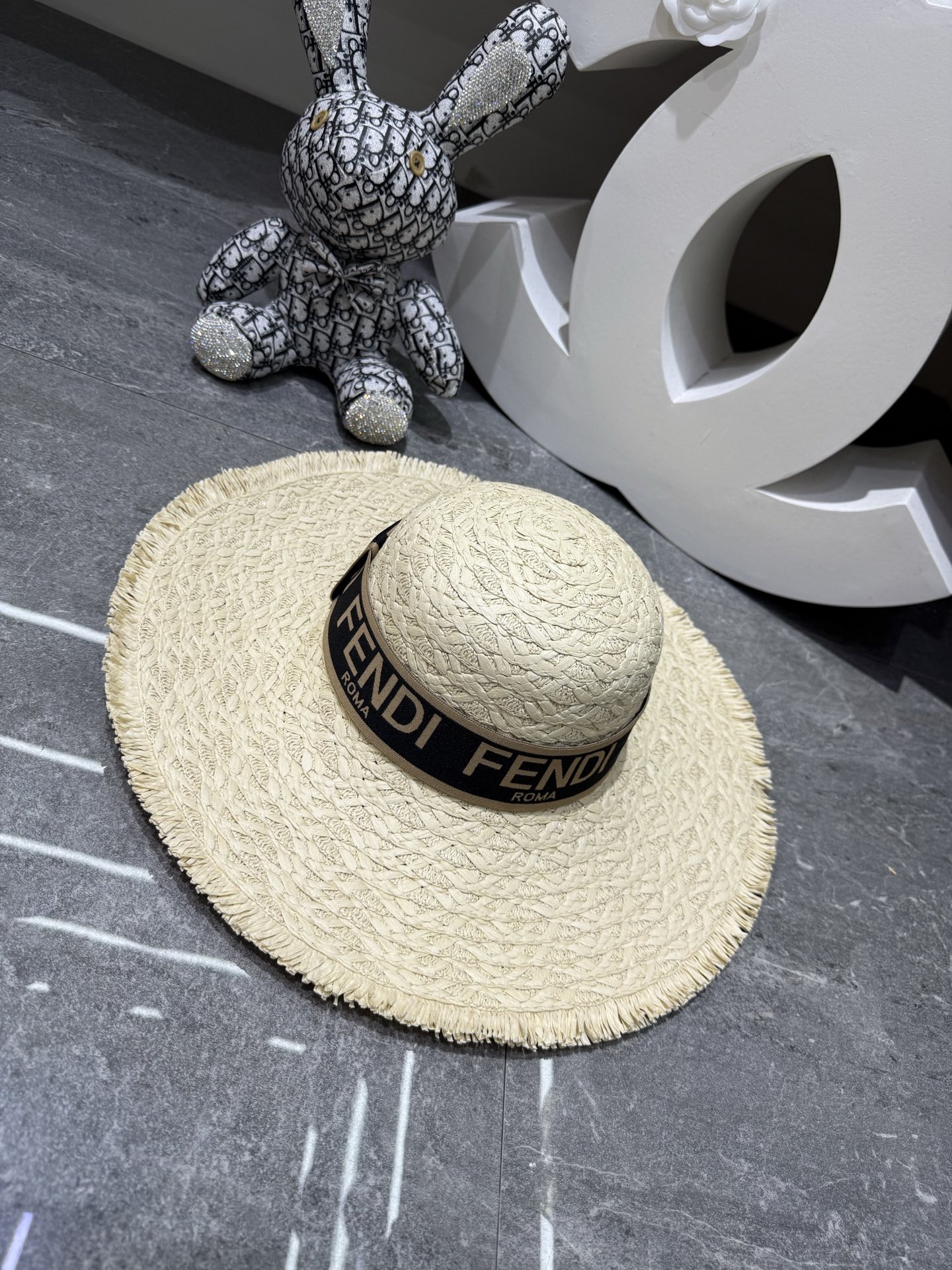 Fendi 手工草编大沿帽‼ ‼