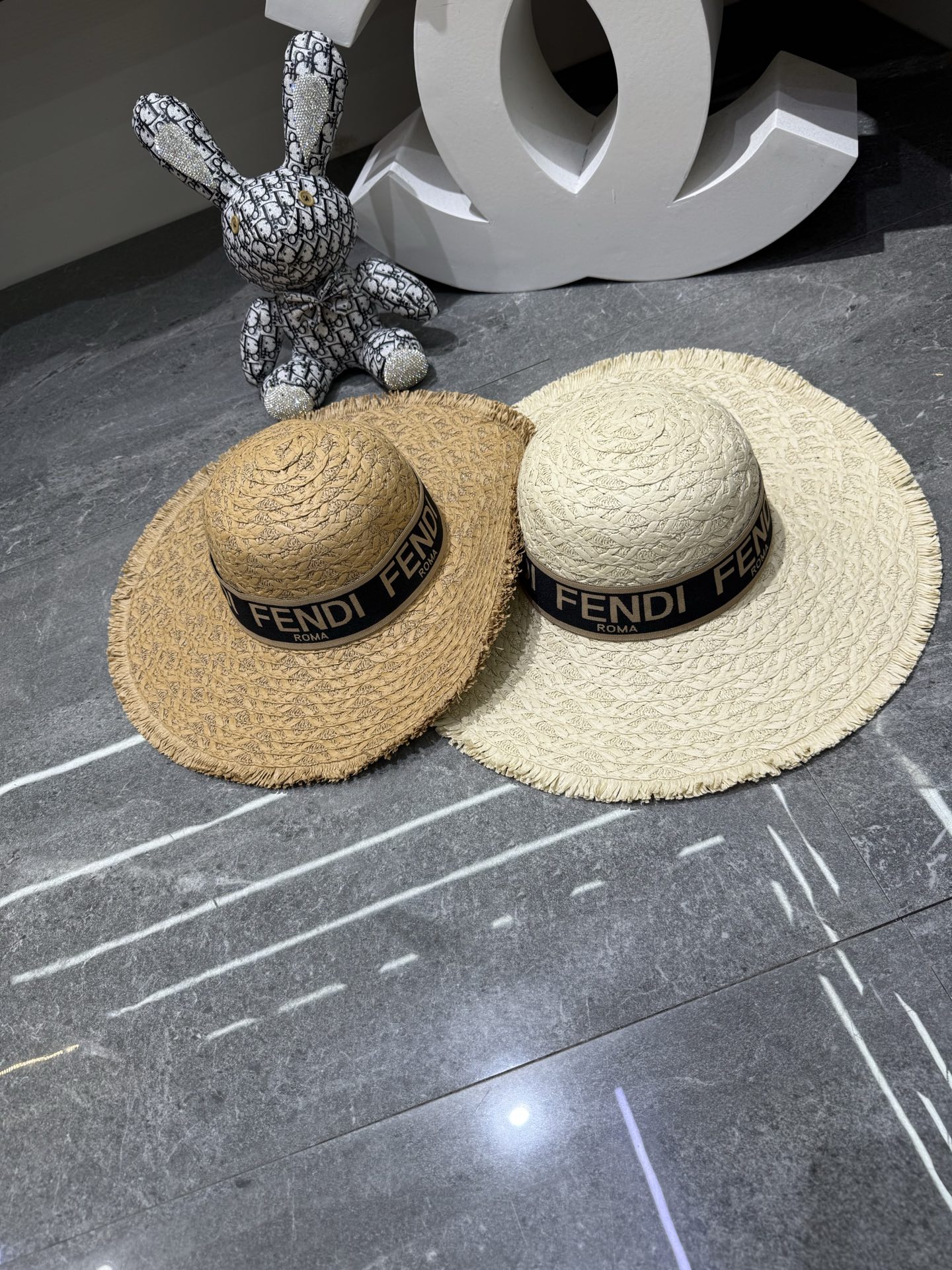 Fendi 手工草编大沿帽‼ ‼