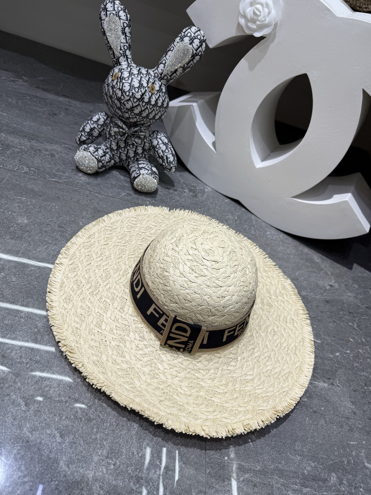 Fendi 手工草编大沿帽‼ ‼