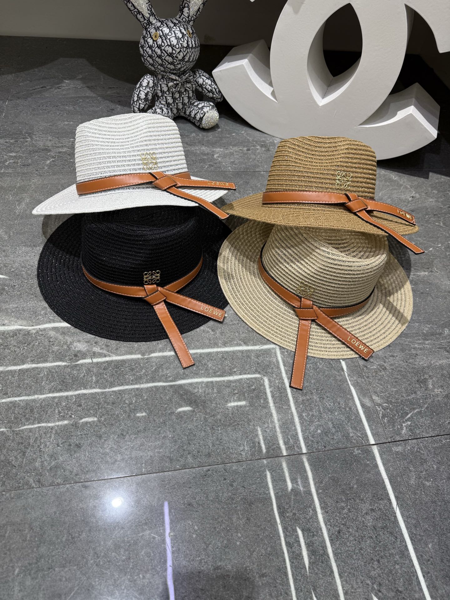 💛配防尘袋.  【LOEWE罗意威】2026新款密织细麻尖顶盆帽草帽，遮阳又好搭，出街旅行单品
