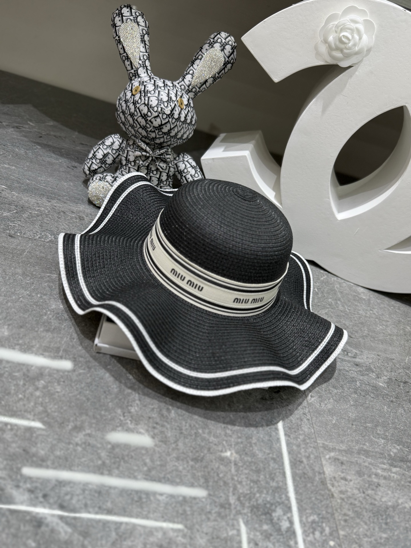 Miumiu 新品爆款波浪宝大沿帽👒👒‼️‼️