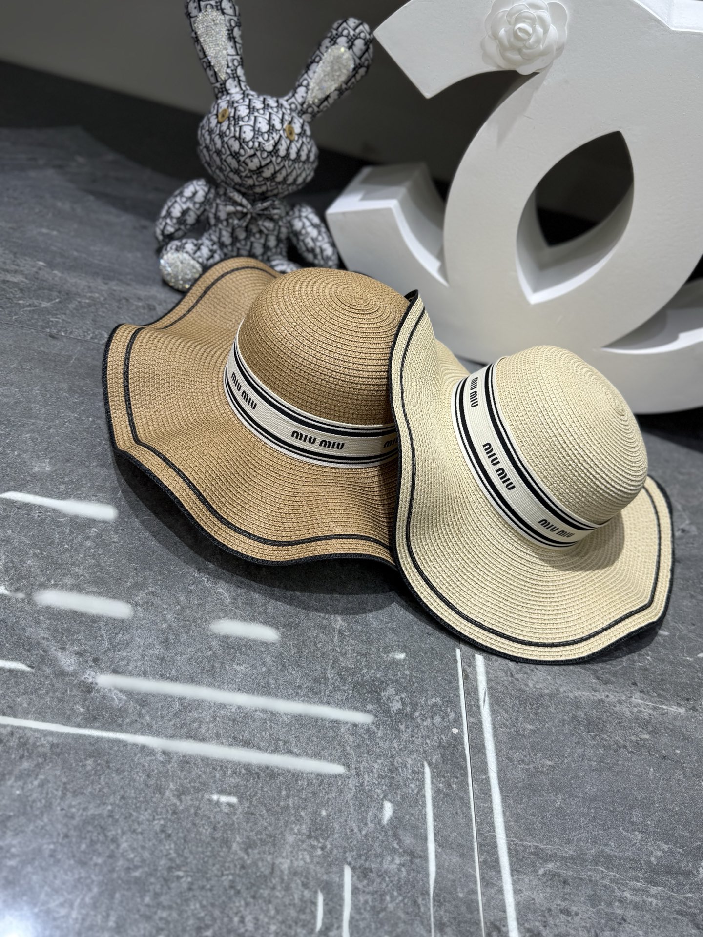 Miumiu 新品爆款波浪宝大沿帽👒👒‼️‼️