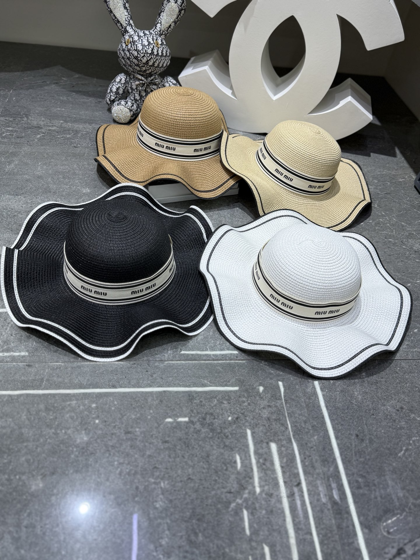 Miumiu 新品爆款波浪宝大沿帽👒👒‼️‼️