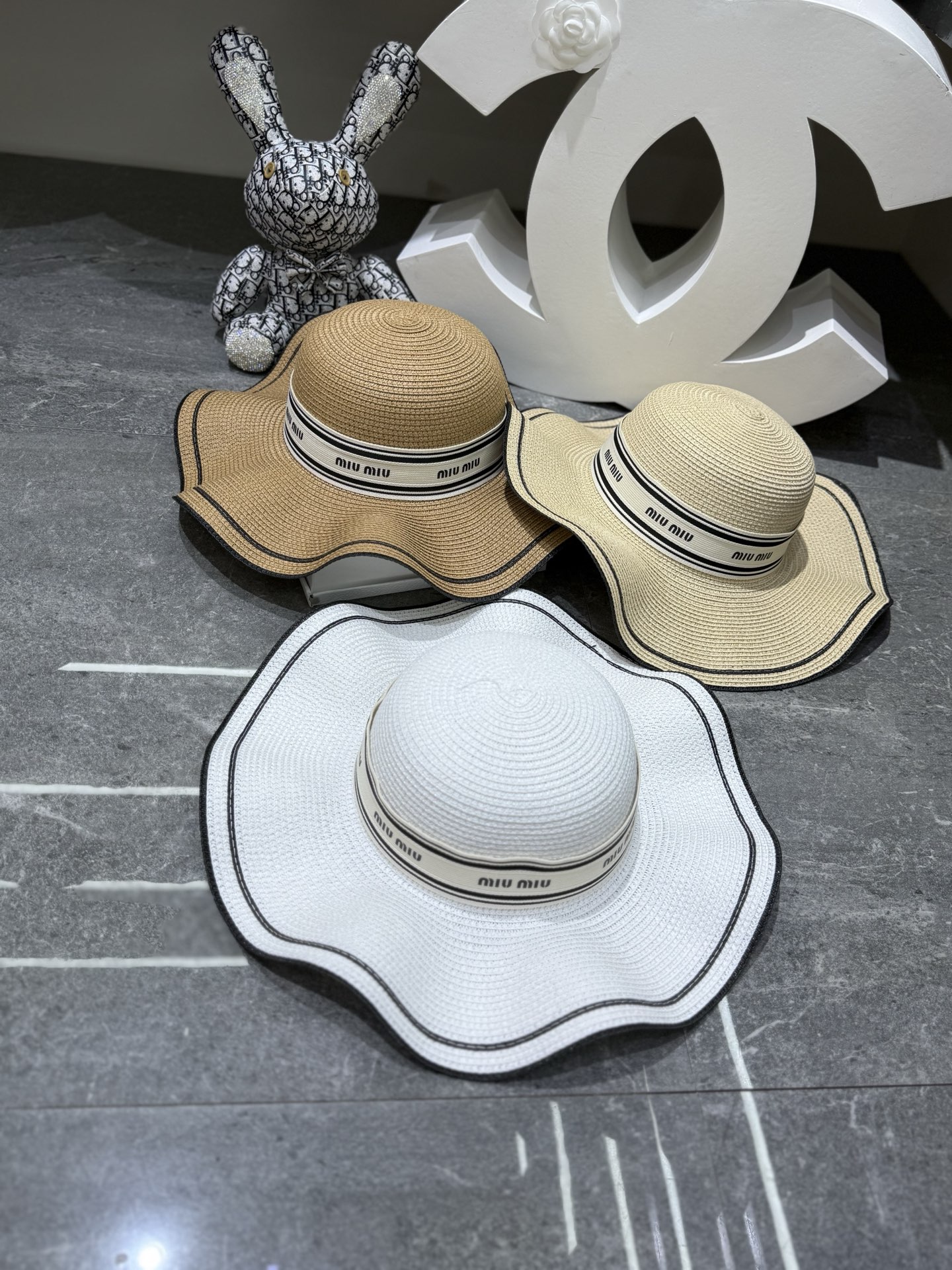 Miumiu 新品爆款波浪宝大沿帽👒👒‼️‼️