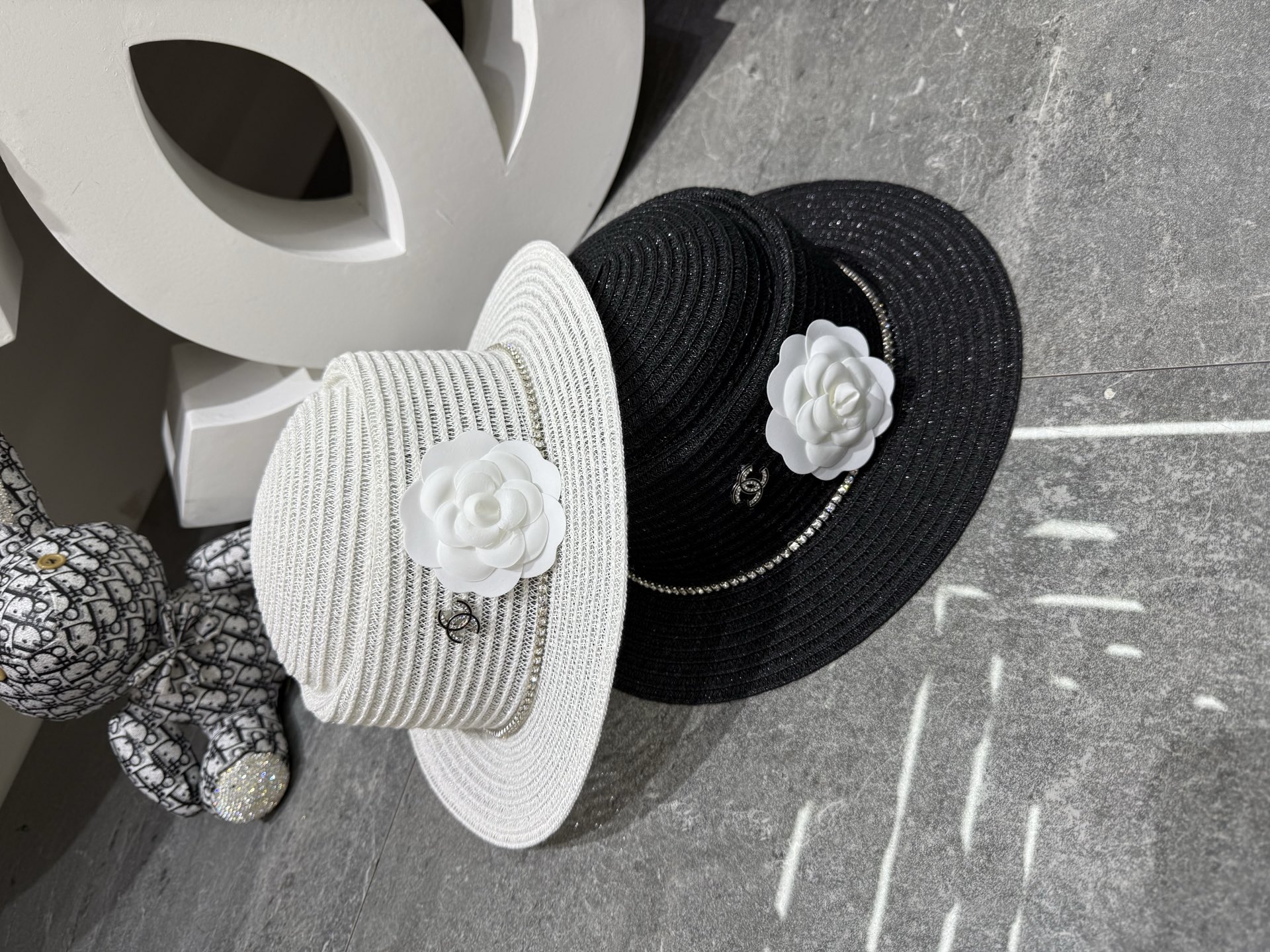 Chanel 细麻凹顶平沿帽 ‼ ‼