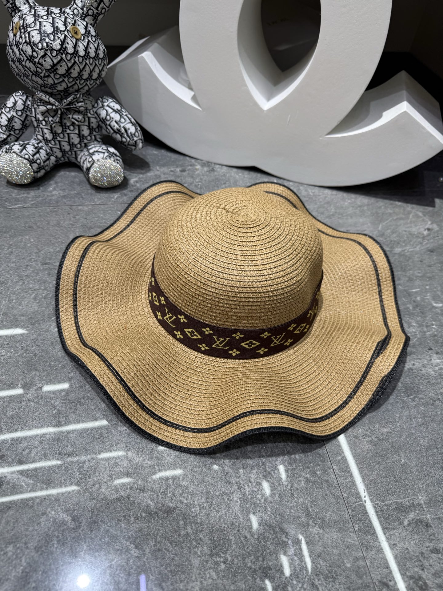 NO:883410,Special price with dust bag. [LV Louis Vuitton] 2026 new dome ruffled webbing large-brimmed straw hat, sunshade and easy to match, street travel hat straw hat fisherman hat baseball cap, hat, louis vuitton, louis vuitton, espadrilles, hats19860909特价配防尘袋.【LV路易威登】2026新款圆顶荷叶边织带大沿草帽,遮阳又好搭,出街旅行单品帽子草帽渔夫帽棒球帽,帽子,louis vuitton,louis vuitton,espadrilles,hats,hat