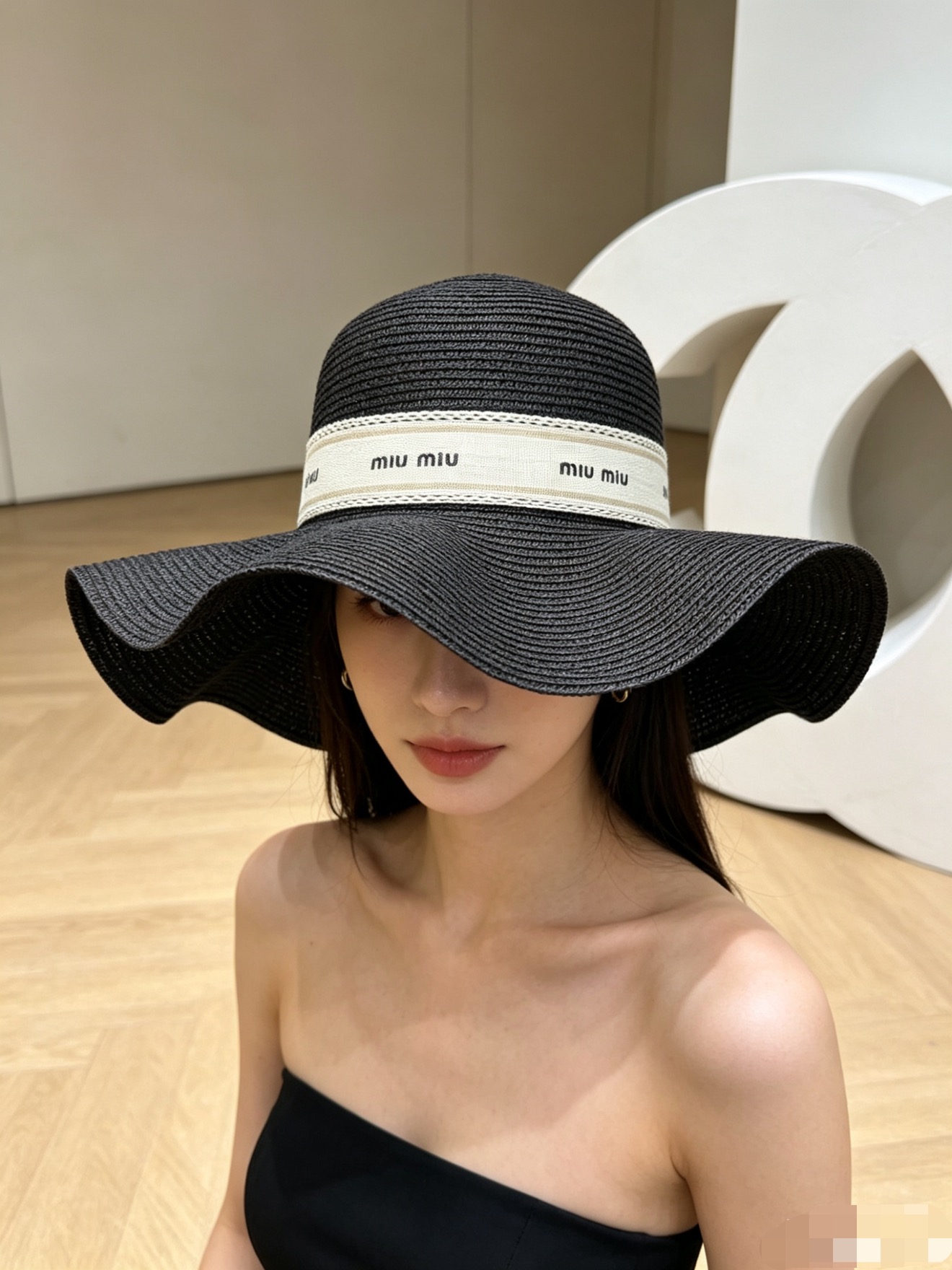 💛配防尘袋.  【MIUMIU缪缪】2026新款密织荷叶边织带大沿盆帽草帽，遮阳又好搭，出街旅行单品