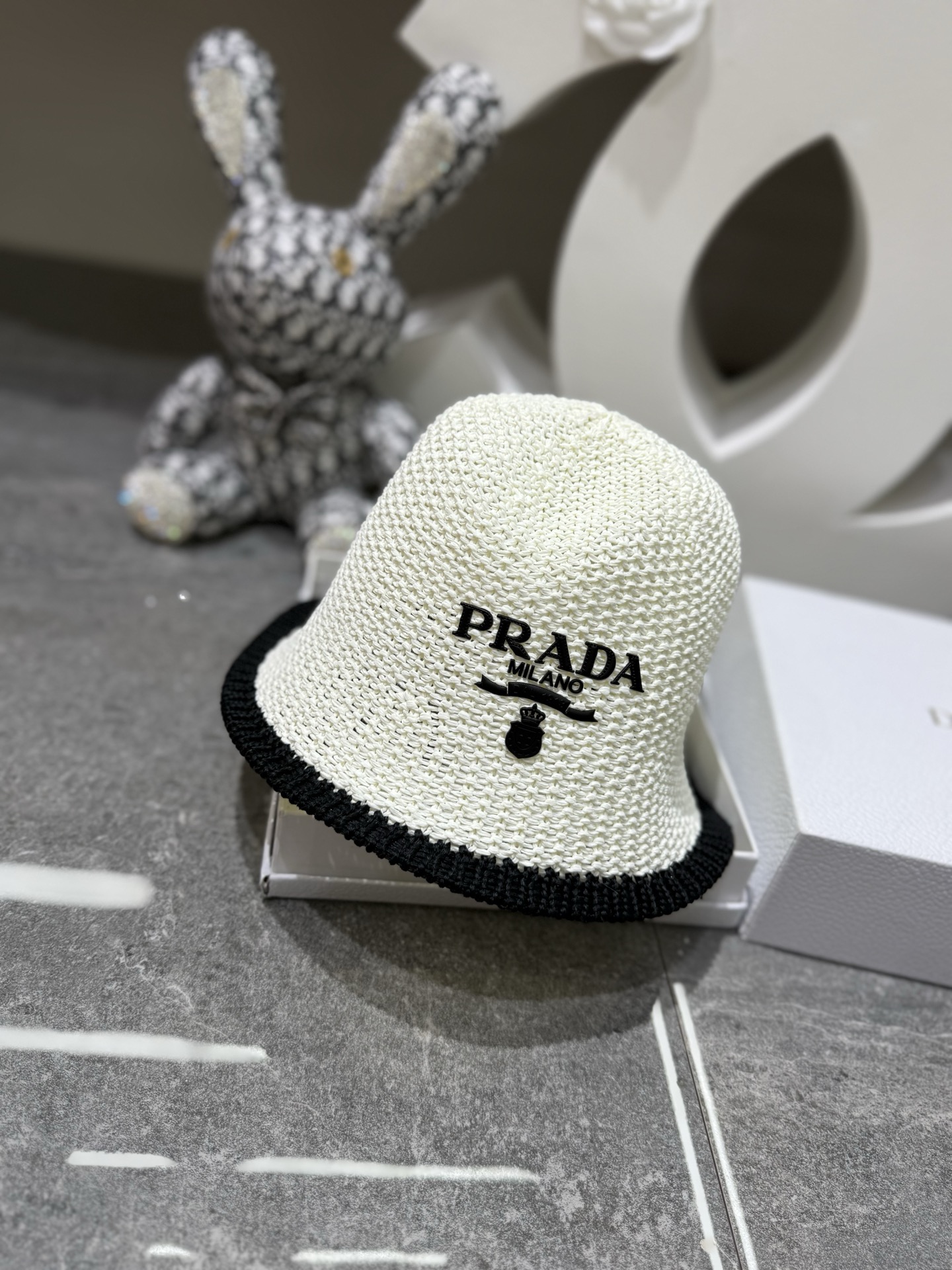 💛配防尘袋【PRADA普拉达】2026春夏新款日系日常简约款小桶帽渔夫帽，独特设计～复古文艺的一款