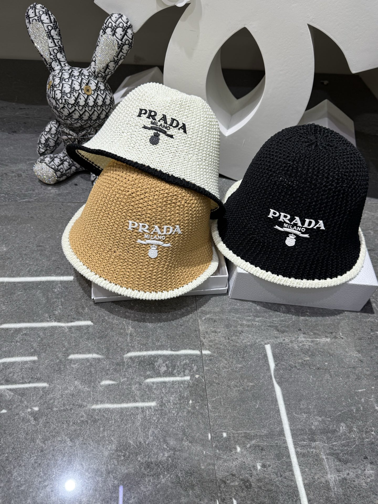 💛配防尘袋【PRADA普拉达】2026春夏新款日系日常简约款小桶帽渔夫帽，独特设计～复古文艺的一款