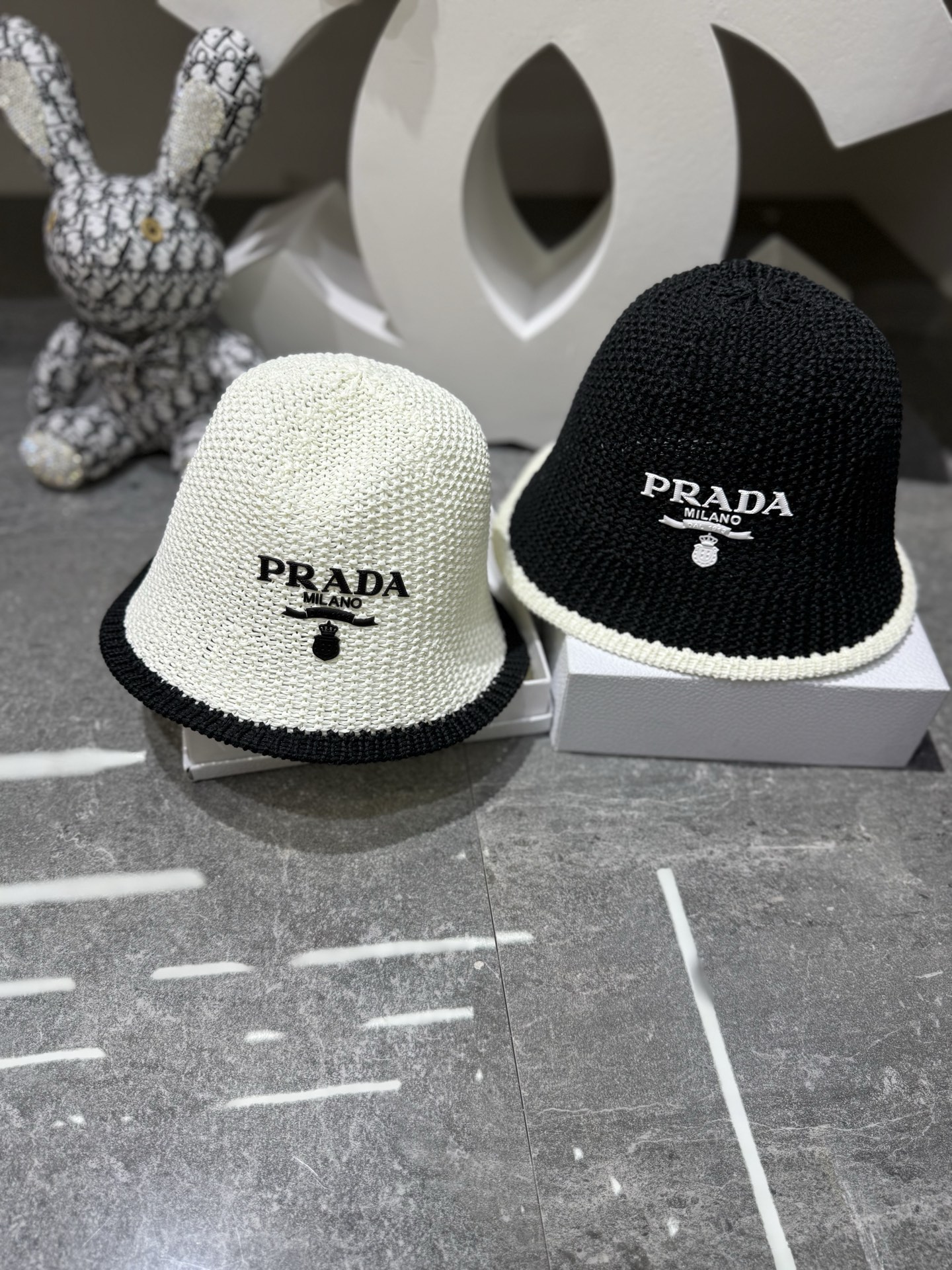 💛配防尘袋【PRADA普拉达】2026春夏新款日系日常简约款小桶帽渔夫帽，独特设计～复古文艺的一款